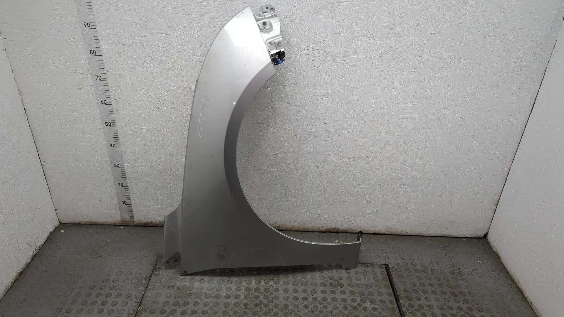 Крыло Chevrolet Cruze 2009-2015 Хэтчбэк 5 дв. КПП 5-ст.мех.(МКПП) F16D4 Бензин 1.6 л Инжектор