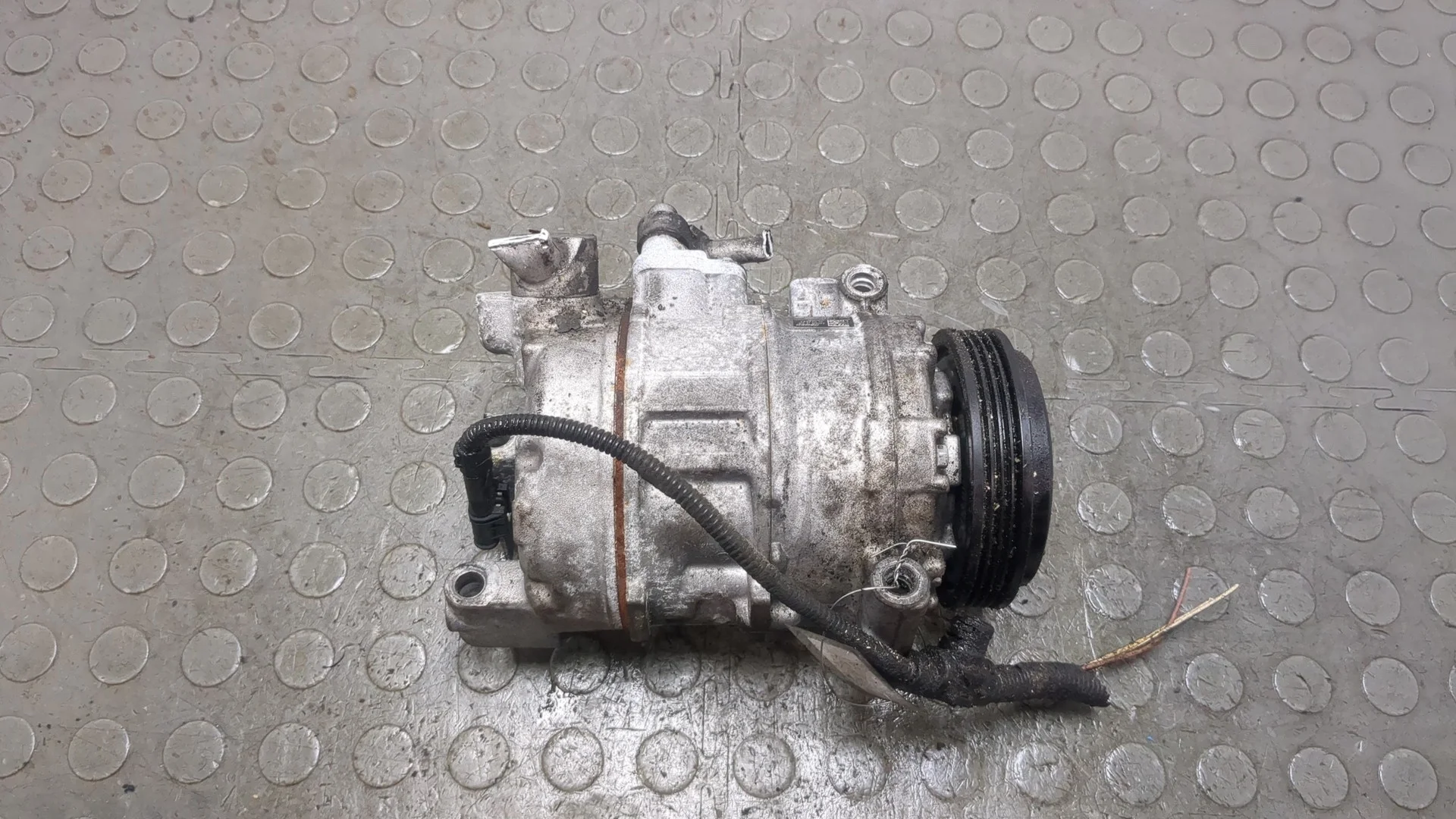 Компрессор кондиционера BMW X6 E71 2007-2014 Джип (5-дверный) КПП автомат 4х4 (АКПП) N63B44A Бензин 4.4 л Турбо-инжектор