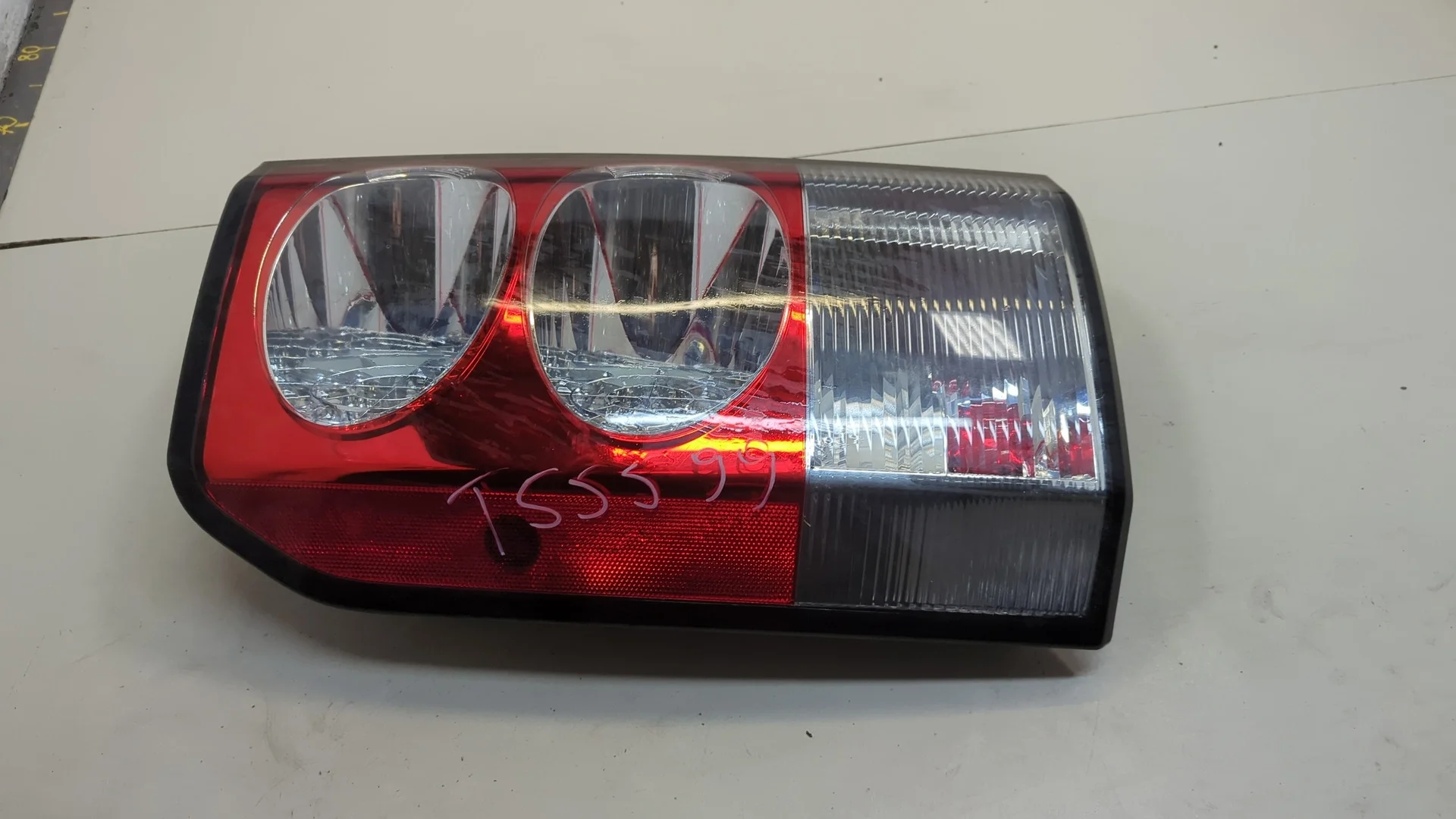 Фонарь (задний) Land Rover Discovery 3 2004-2009 Джип (5-дверный) КПП автомат 4х4 (АКПП) 276DT Дизель 2.7 л Турбо