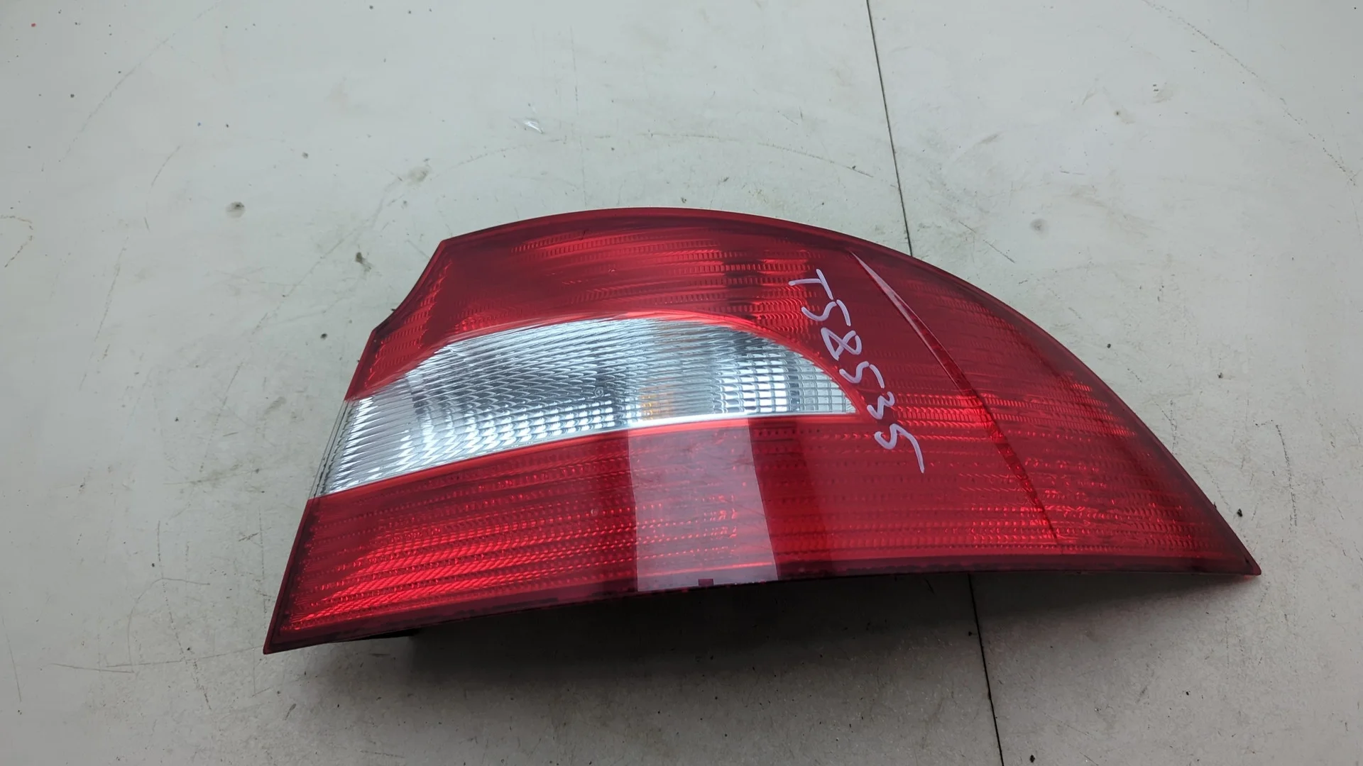 Фонарь (задний) Skoda SuperB 2008-2015 Хэтчбэк 5 дв. КПП 5-ст.мех.(МКПП) BXE Дизель 1.9 л