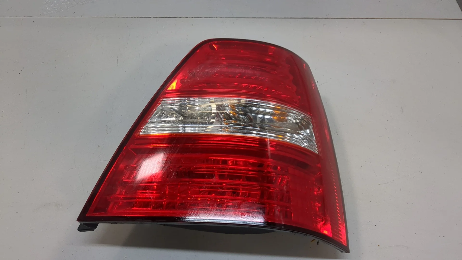 Фонарь (задний) Kia Sorento BL 2002-2011 Джип (5-дверный) КПП 5-ст.мех 4х4 (МКПП) D4CB Дизель 2.5 л CRDi