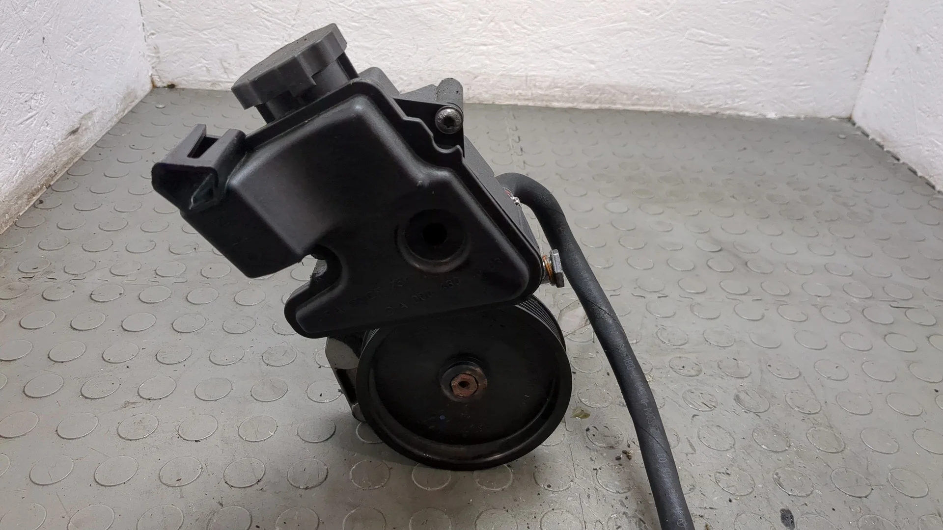 Насос гидроусилителя руля (ГУР) Mercedes-Benz GL-Class X164 2006-2012 Джип (5-дверный) КПП автомат 4х4 (АКПП) M273.923 Бензин 4.7 л Инжектор