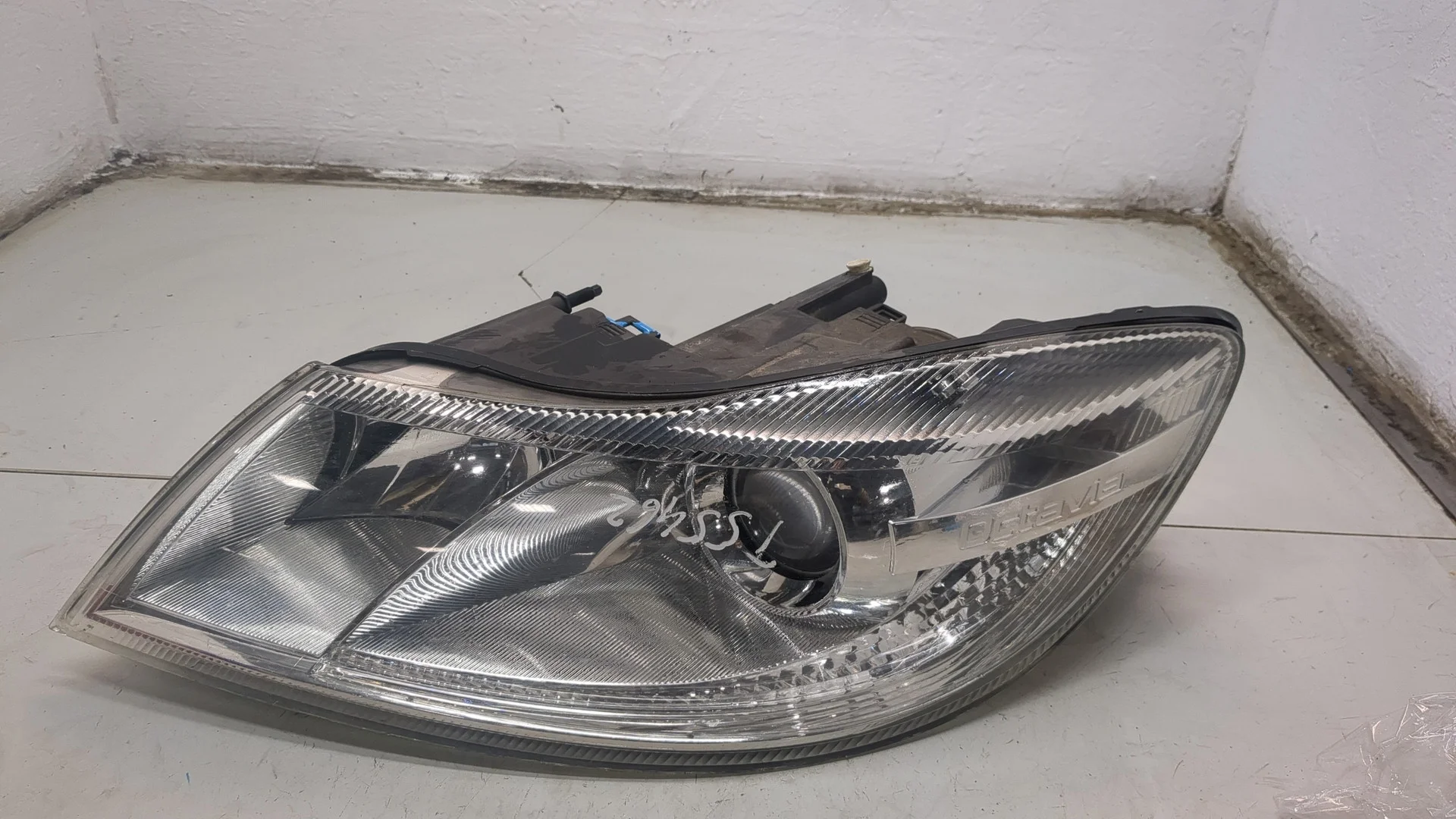 Фара (передняя) Skoda Octavia (A5) 2004-2013 Универсал КПП 6-ст.мех 4х4 (МКПП) CFHC Дизель 2 л TDI