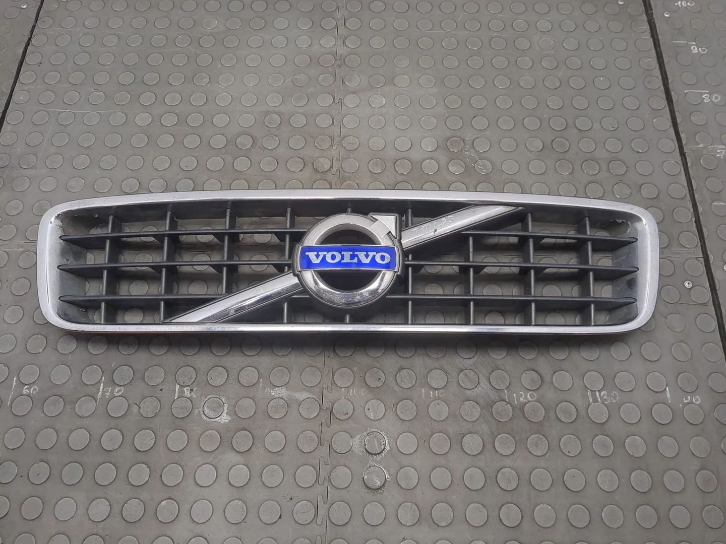 Решетка радиатора Volvo XC90 2002-2014 Джип (5-дверный) КПП автомат 4х4 (АКПП) D5244T18 Дизель 2.4 л Турбо