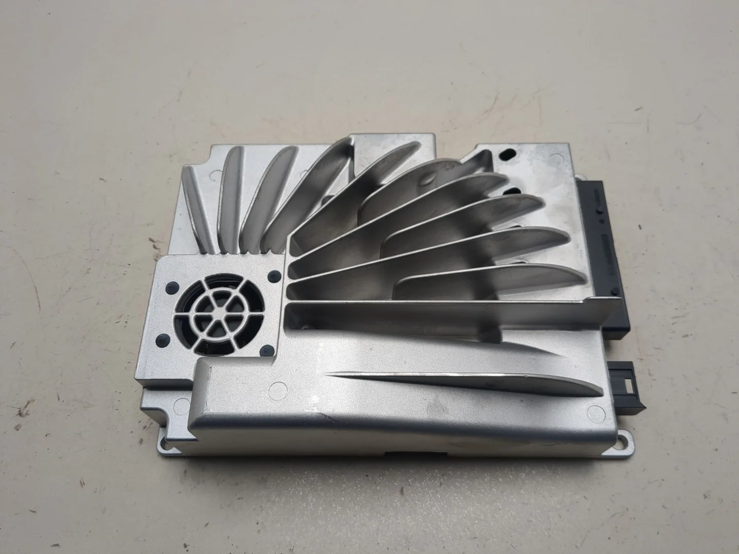 Усилитель магнитолы Mercedes-Benz GLS X166 2015-2019 Джип (5-дверный) КПП автомат 4х4 (АКПП) M 276.821 Бензин 3 л Турбо-инжектор