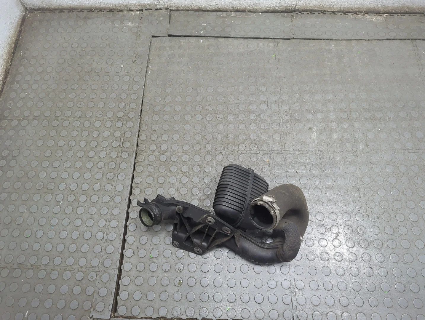 Патрубок интеркулера Audi Q5 2008-2017 Джип (5-дверный) КПП автомат 4х4 (АКПП) CAEB Бензин 2 л TFSI