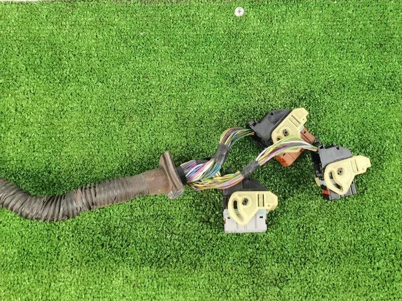 Разьем блока управления двс Ford Focus 3 2013