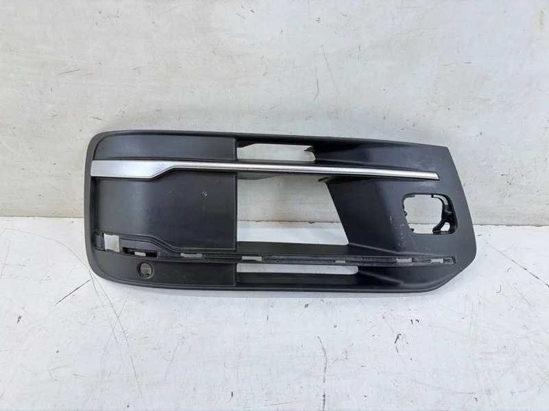 Решетка бампера AUDI Q7 2015-2020 4M