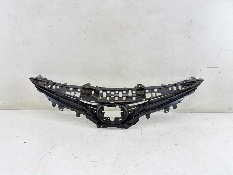 Решетка радиатора Toyota Camry 2020-2024 70