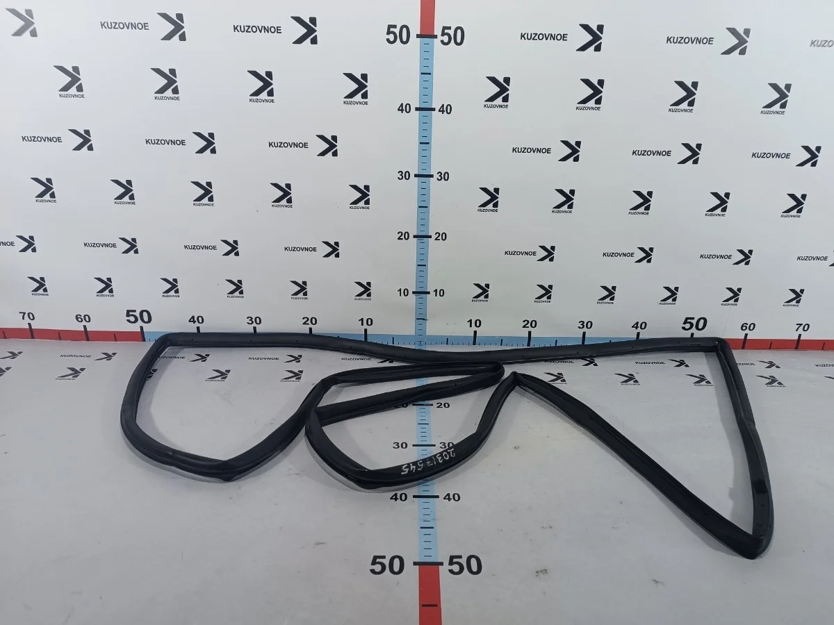 Уплотнитель двери Kia Ceed 2015 JD