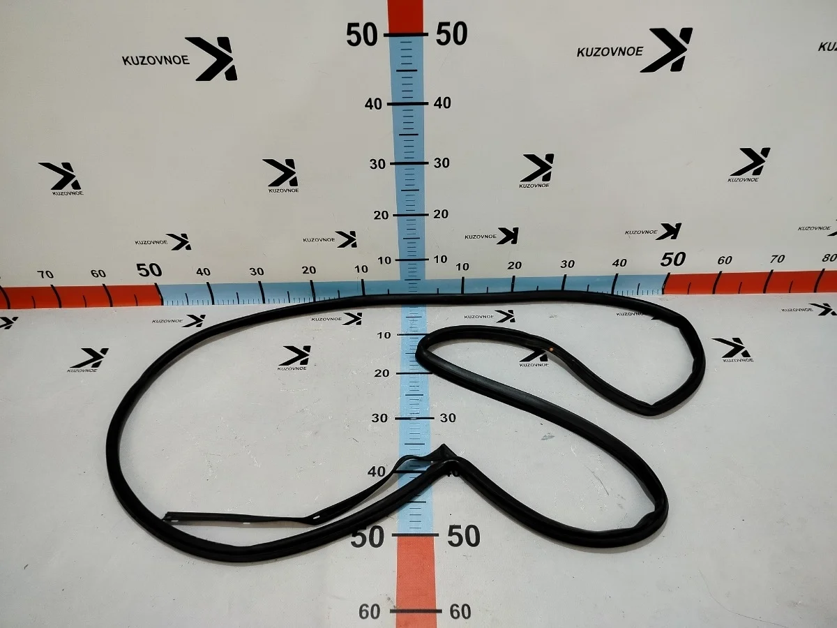 Уплотнитель двери Kia Rio 2011 JB