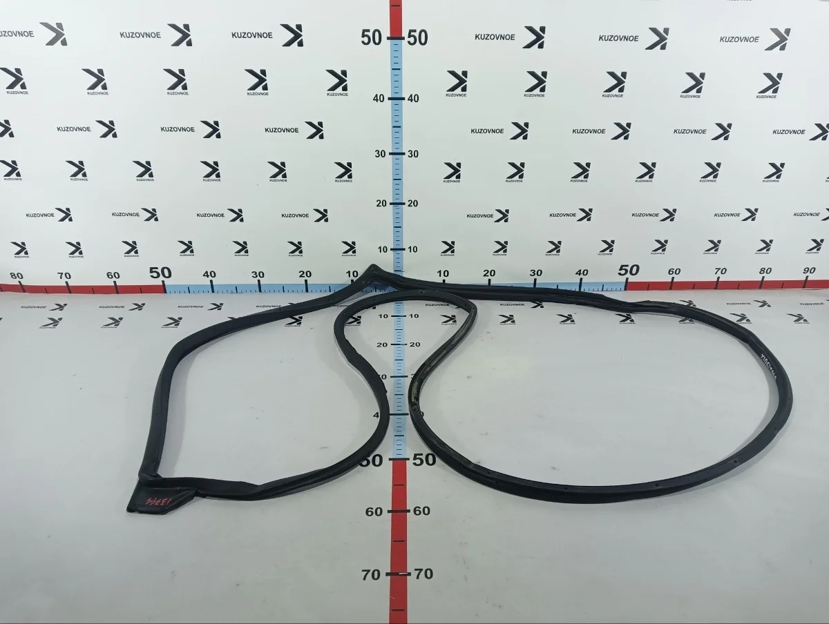 Уплотнитель двери Toyota Land Cruiser Prado 2009 J150