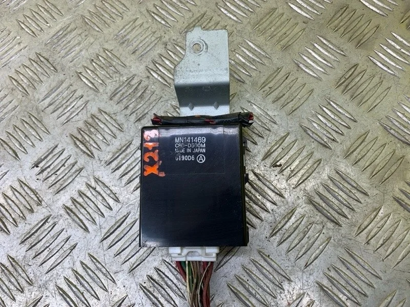 Блок управления стеклоподъемниками Mitsubishi L200 (2006-2015) 2010 MN141469 ПИКАП 2.5 D 4D56