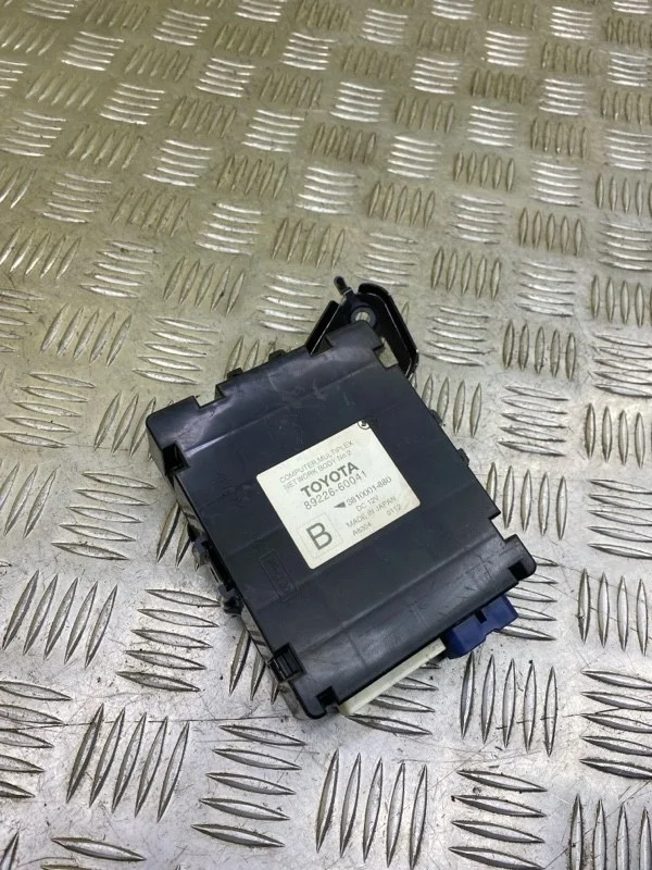 Блок управления крышкой багажника Lexus LX 570 (2007-2022) 2008 8922660041 ВНЕДОРОЖНИК 5.7 I 3URFE