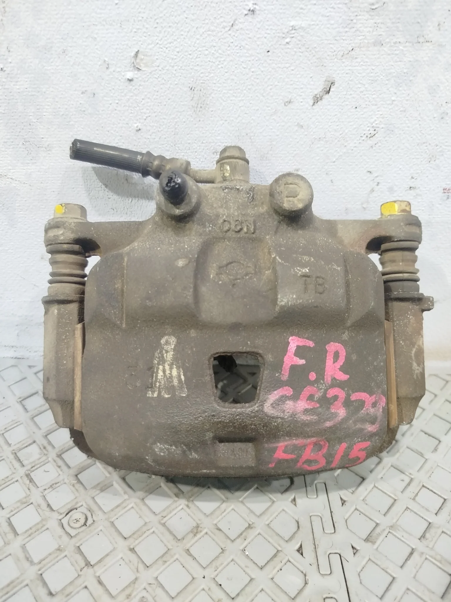 СУППОРТ В СБОРЕ NISSAN MAZDA ПЕРЕД ПРАВО 410014M400