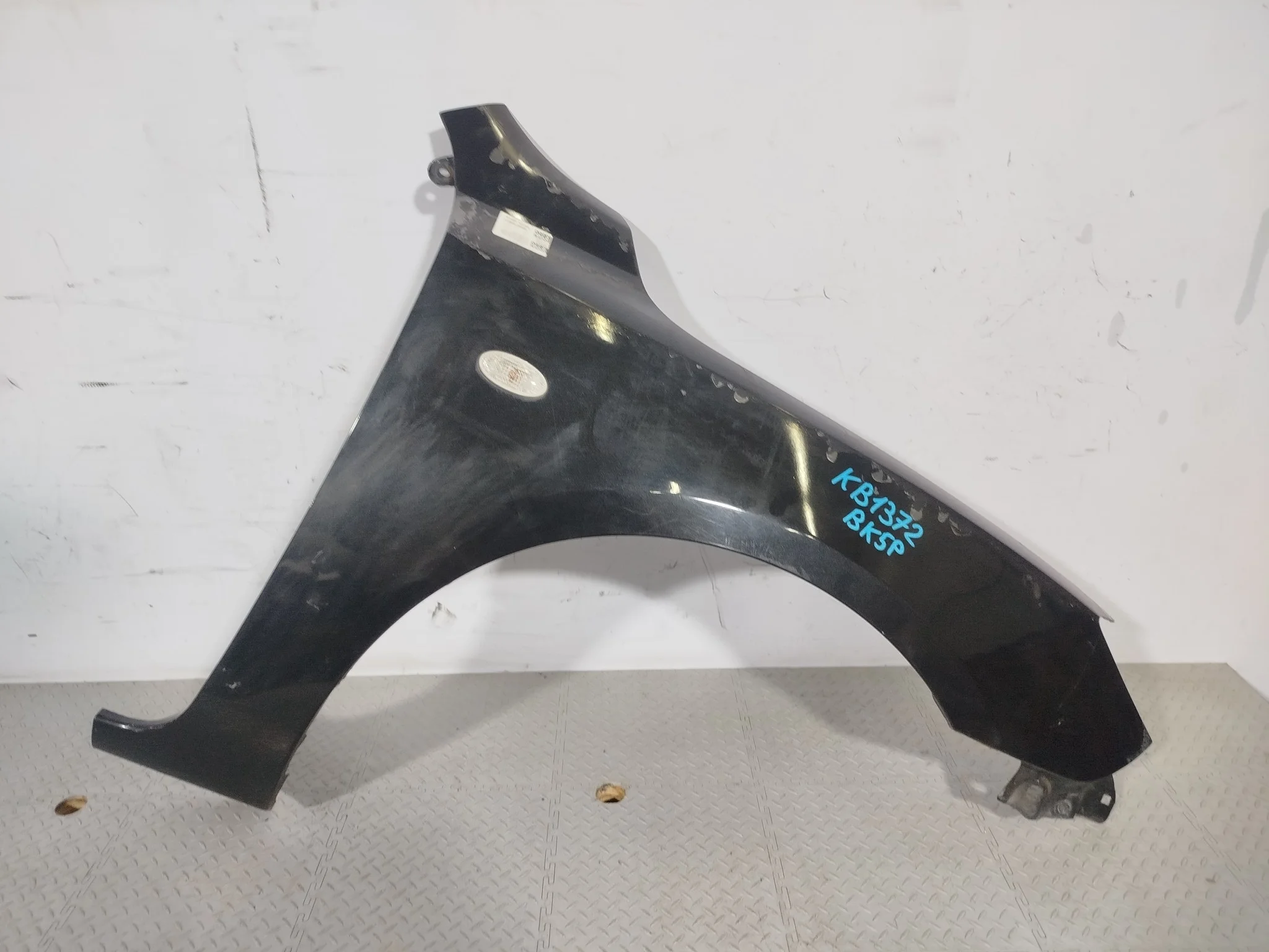КРЫЛО MAZDA AXELA MAZDA3 BN8V52111D черный, 16W KB1372