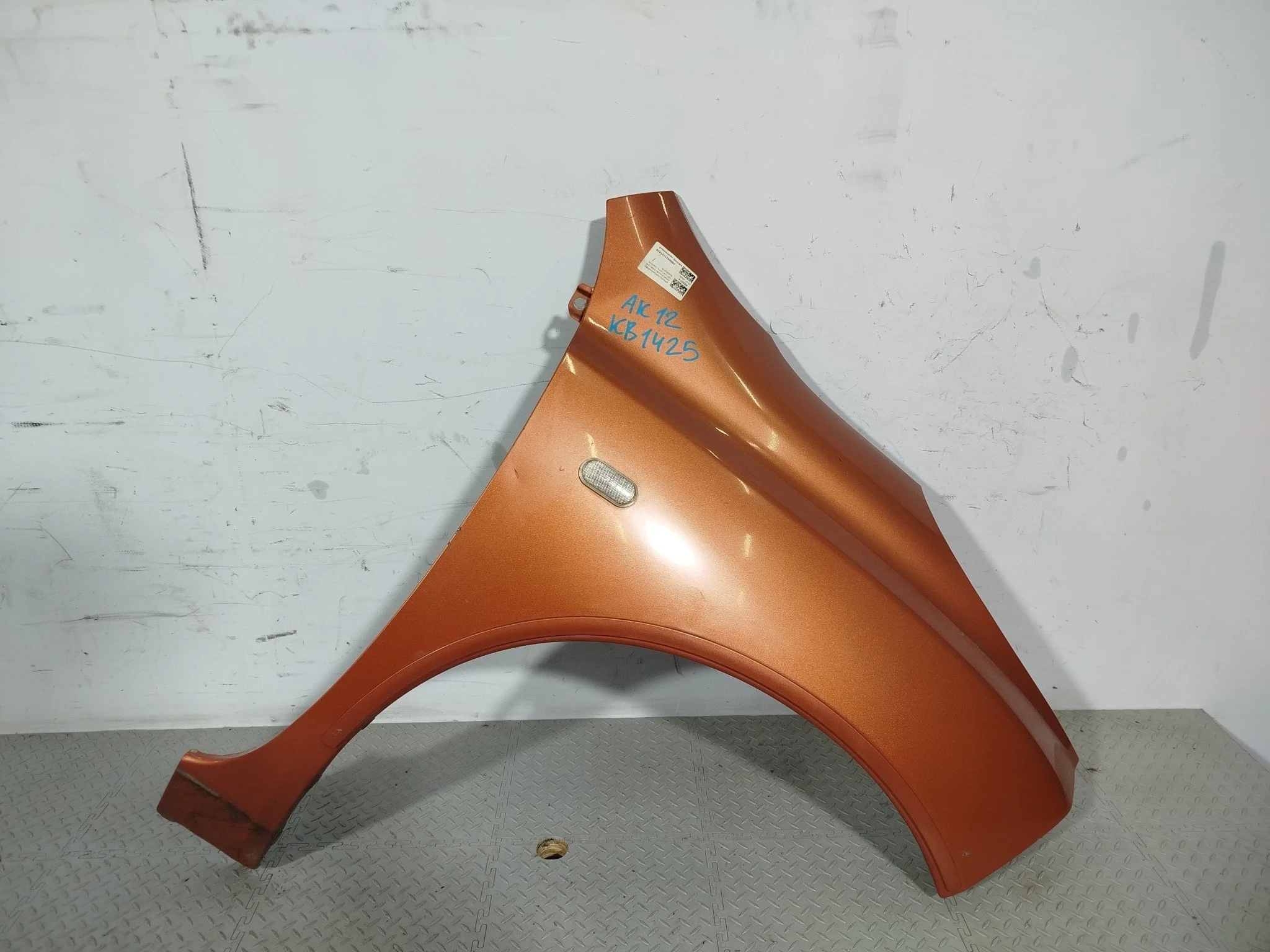 КРЫЛО NISSAN MARCH MICRA 63100AX030 оранжевый, A11 KB1425