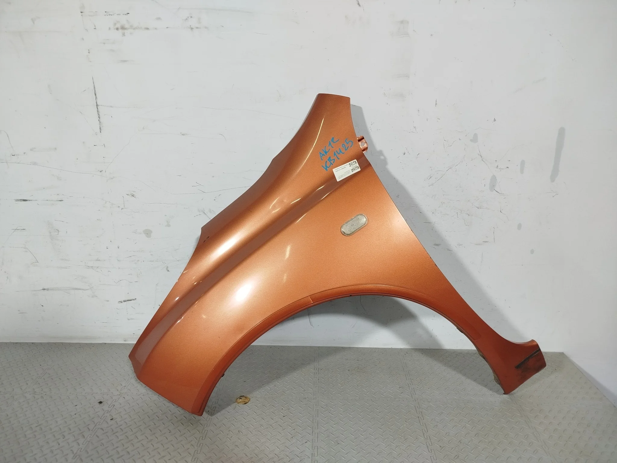 КРЫЛО NISSAN MARCH MICRA 63101AX030 оранжевый, A11 KB1425