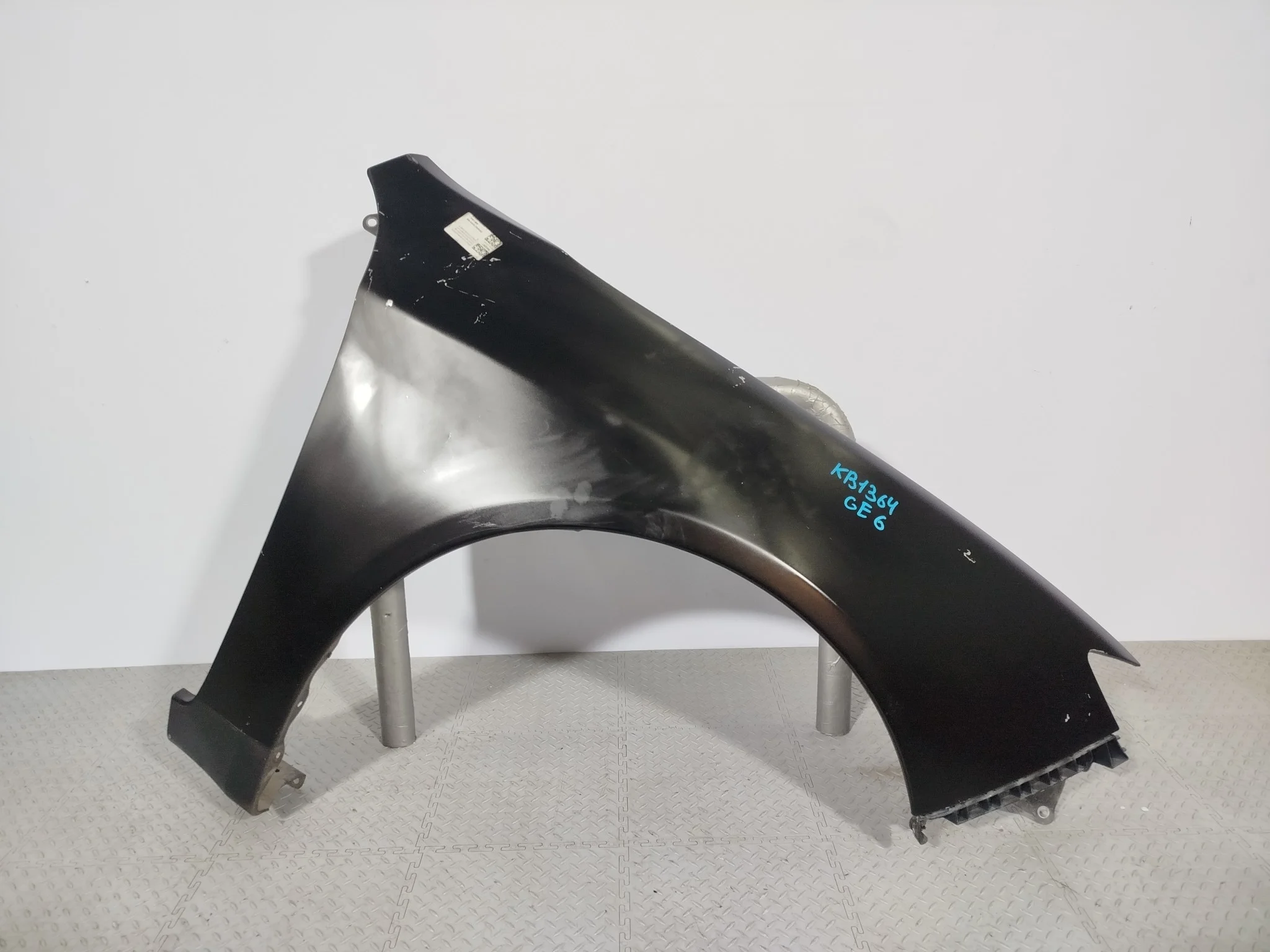 КРЫЛО SUBARU IMPREZA 57120FG0209P ПЕРЕДНЕЕ ПРАВОЕ черный, 61K KB1364