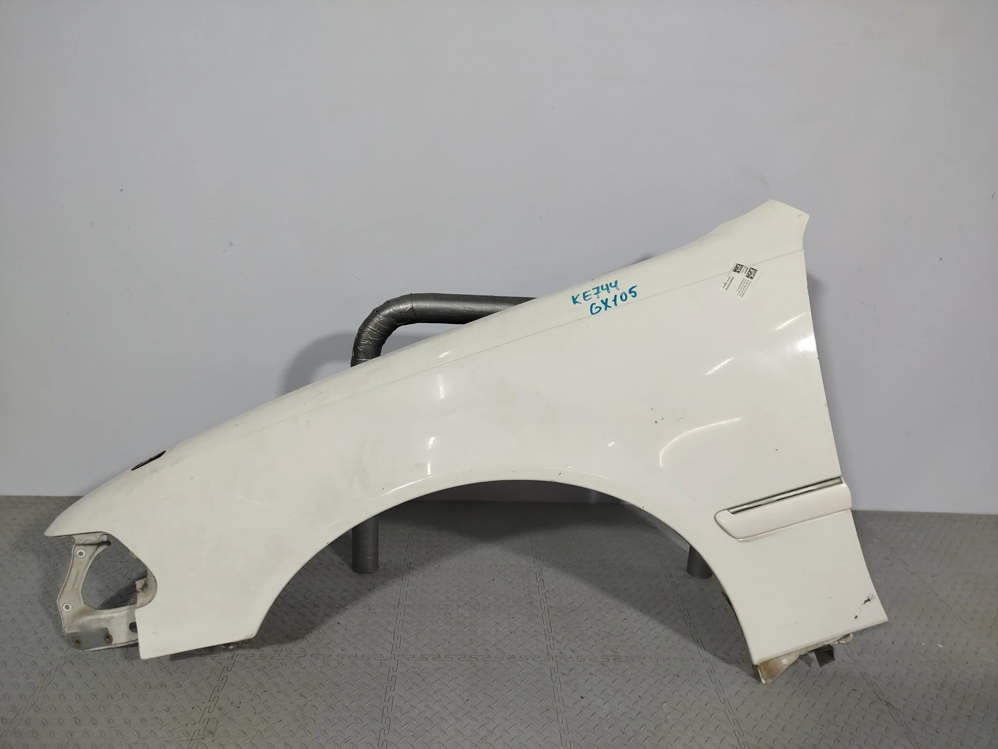 КРЫЛО TOYOTA MARK II 538022A430 белый, 040 KE744