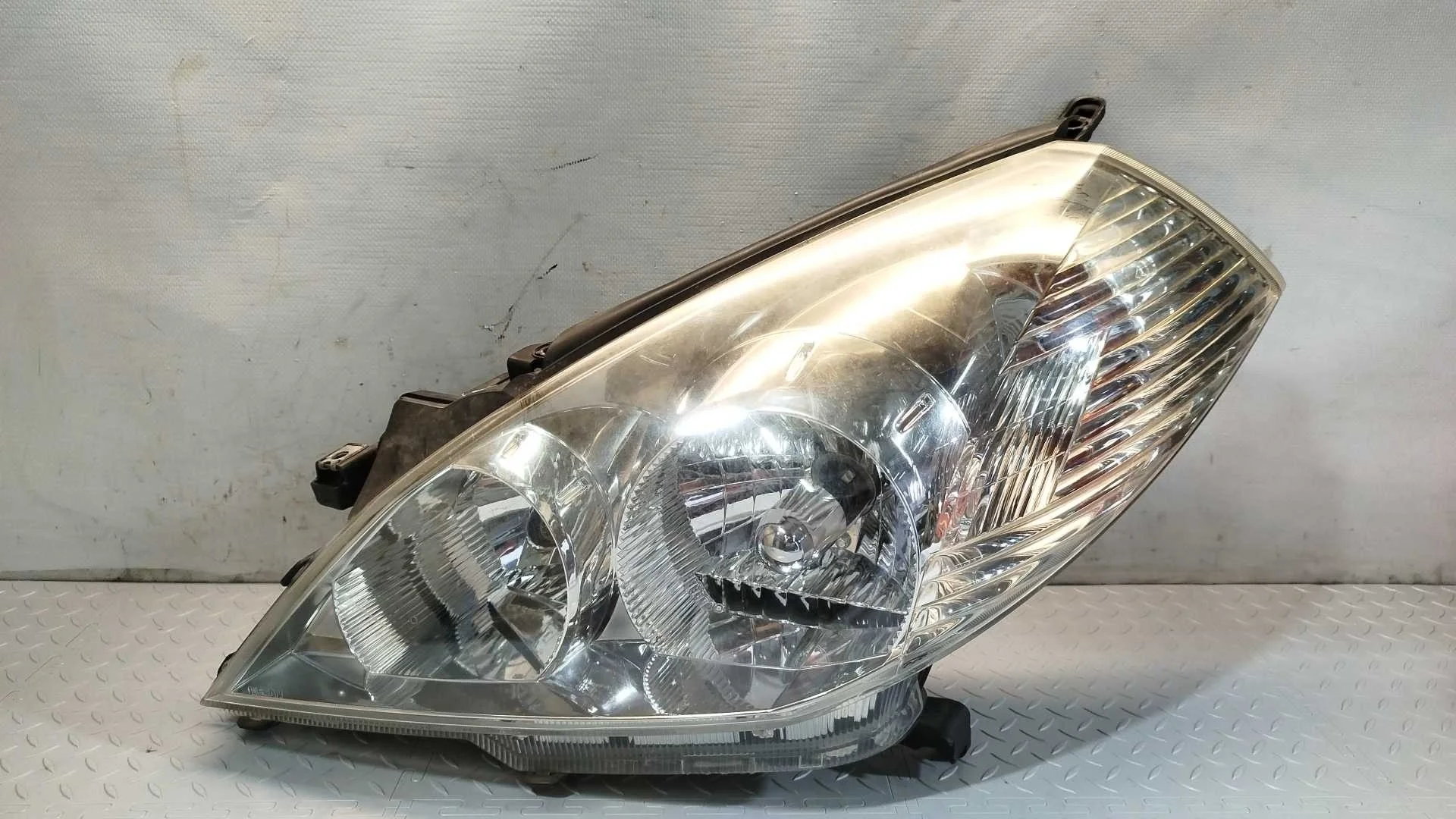 ФАРА NISSAN ЛЕВО 26060WE026 KB1422