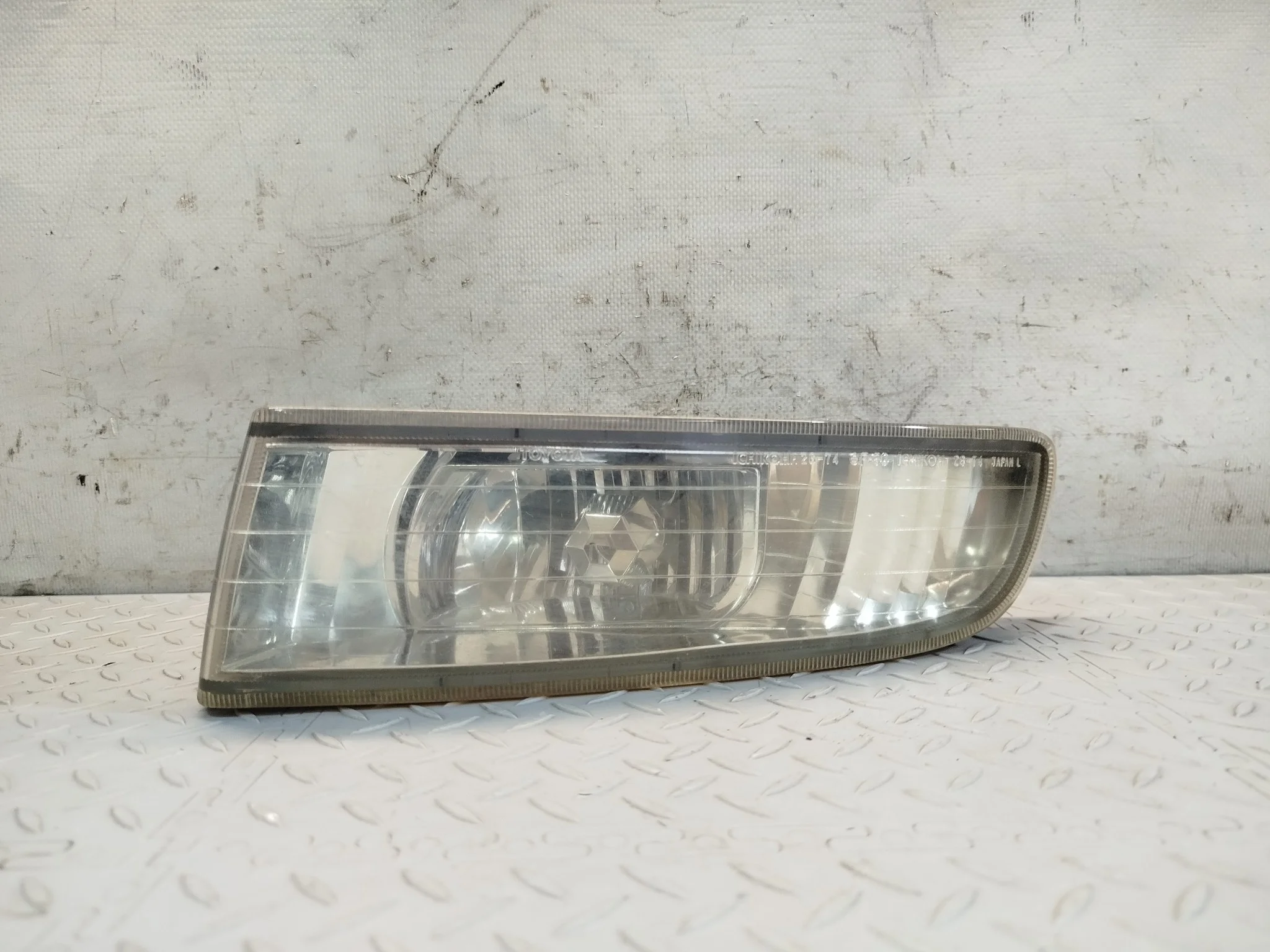 ТУМАНКА TOYOTA ЛЕВО 8122126060 KE745Z