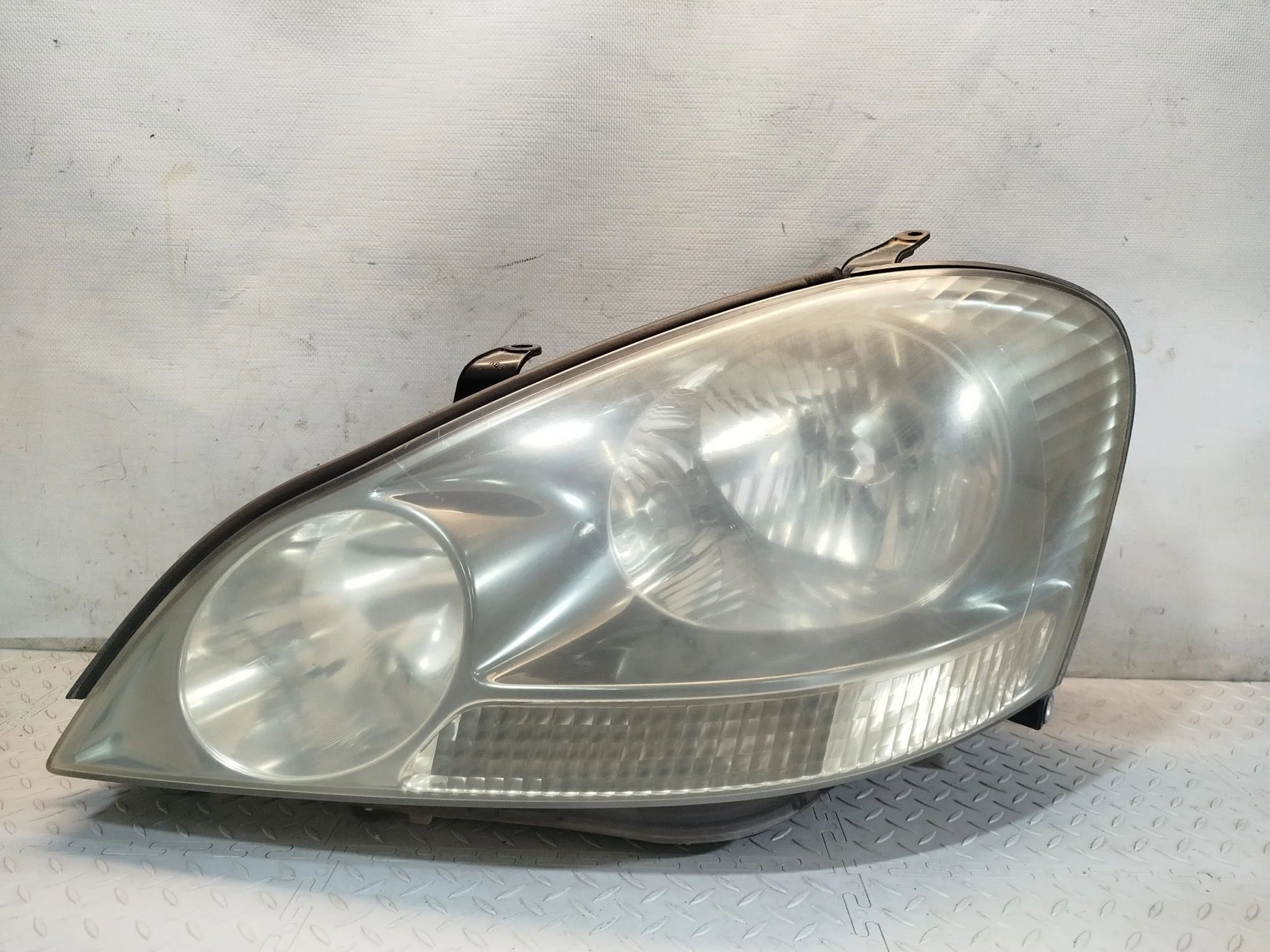 ФАРА TOYOTA ЛЕВО 8115044120 KE745Z