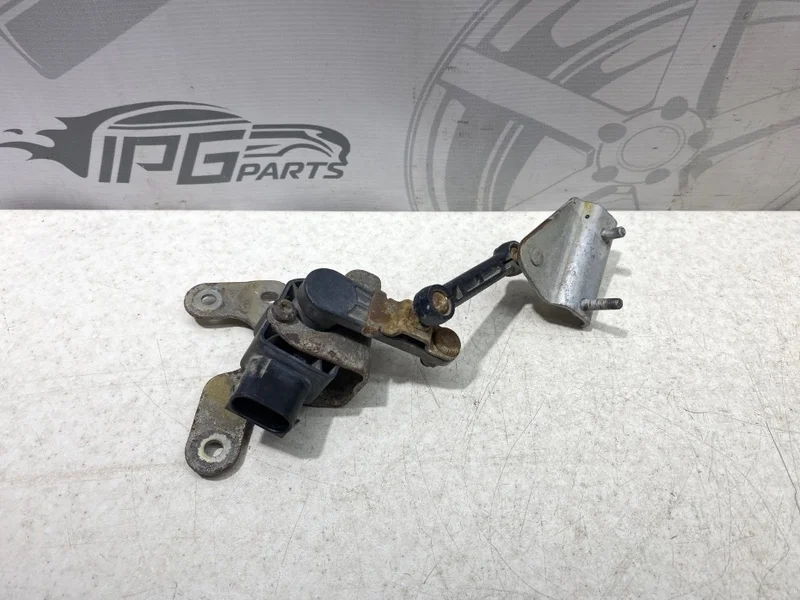 Датчик положения кузова Mercedes-benz W212