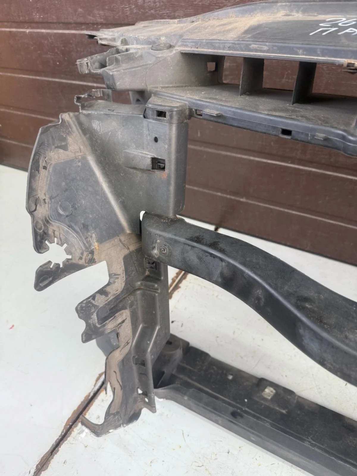 Дефлектор радиатора Volkswagen Passat B6 (2005—2010)