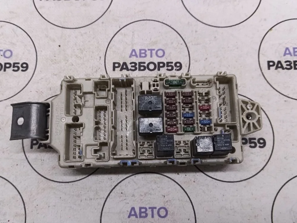 Блок предохранителей Mitsubishi Pajero IV (2006—2011)