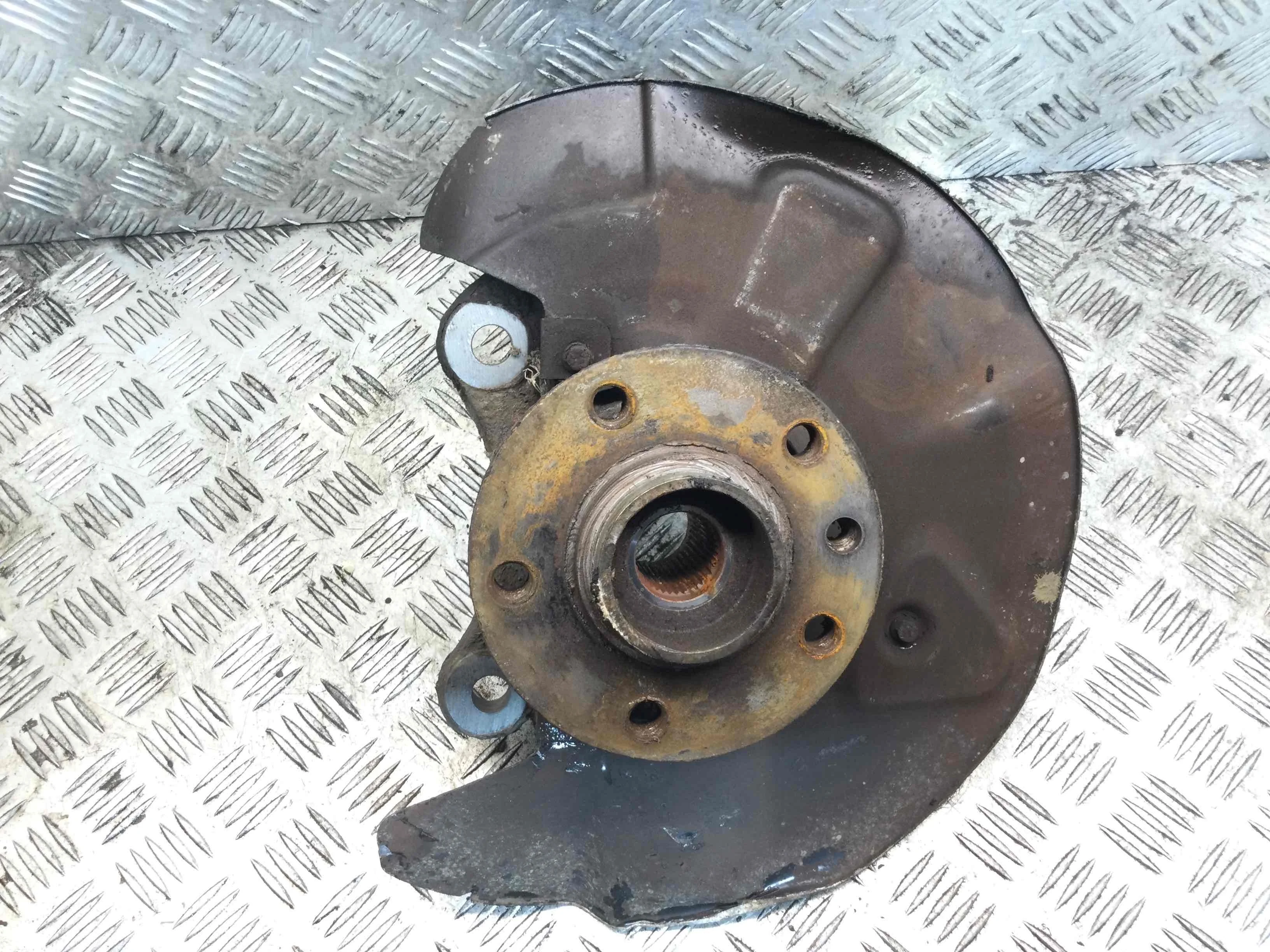 Ступица передняя левая Volkswagen Transporter T5 2010 - 2016 дизель 2.0 TDI Механика Микроавтобус