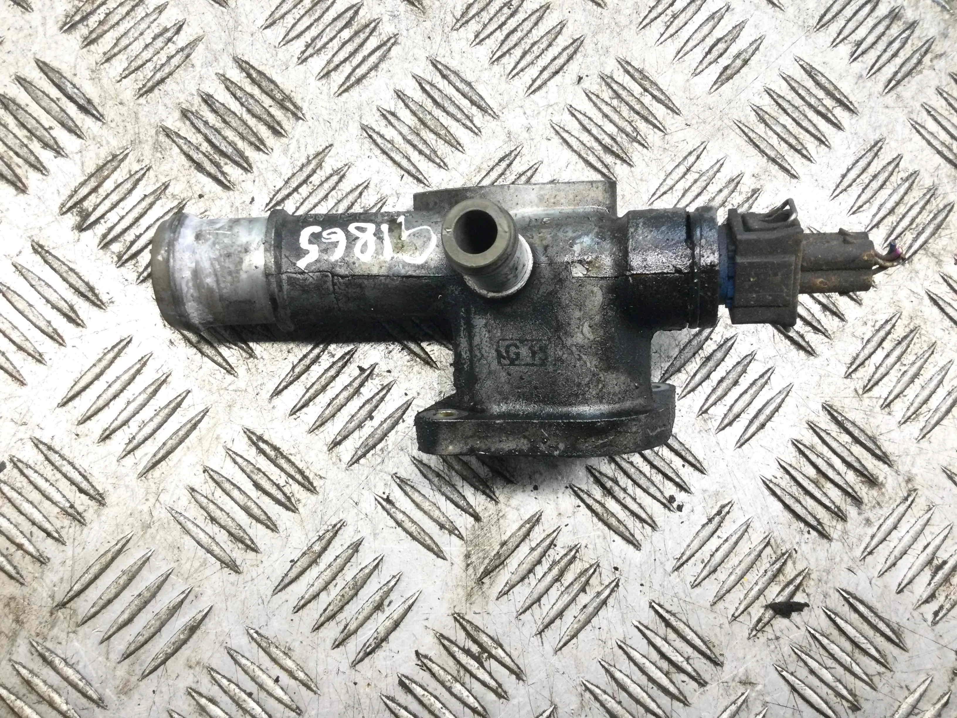 Фланец (тройник) системы охлаждения Volkswagen Golf 4 поколение (1997-2004) дизель 1.9 SDI Механика Х/б