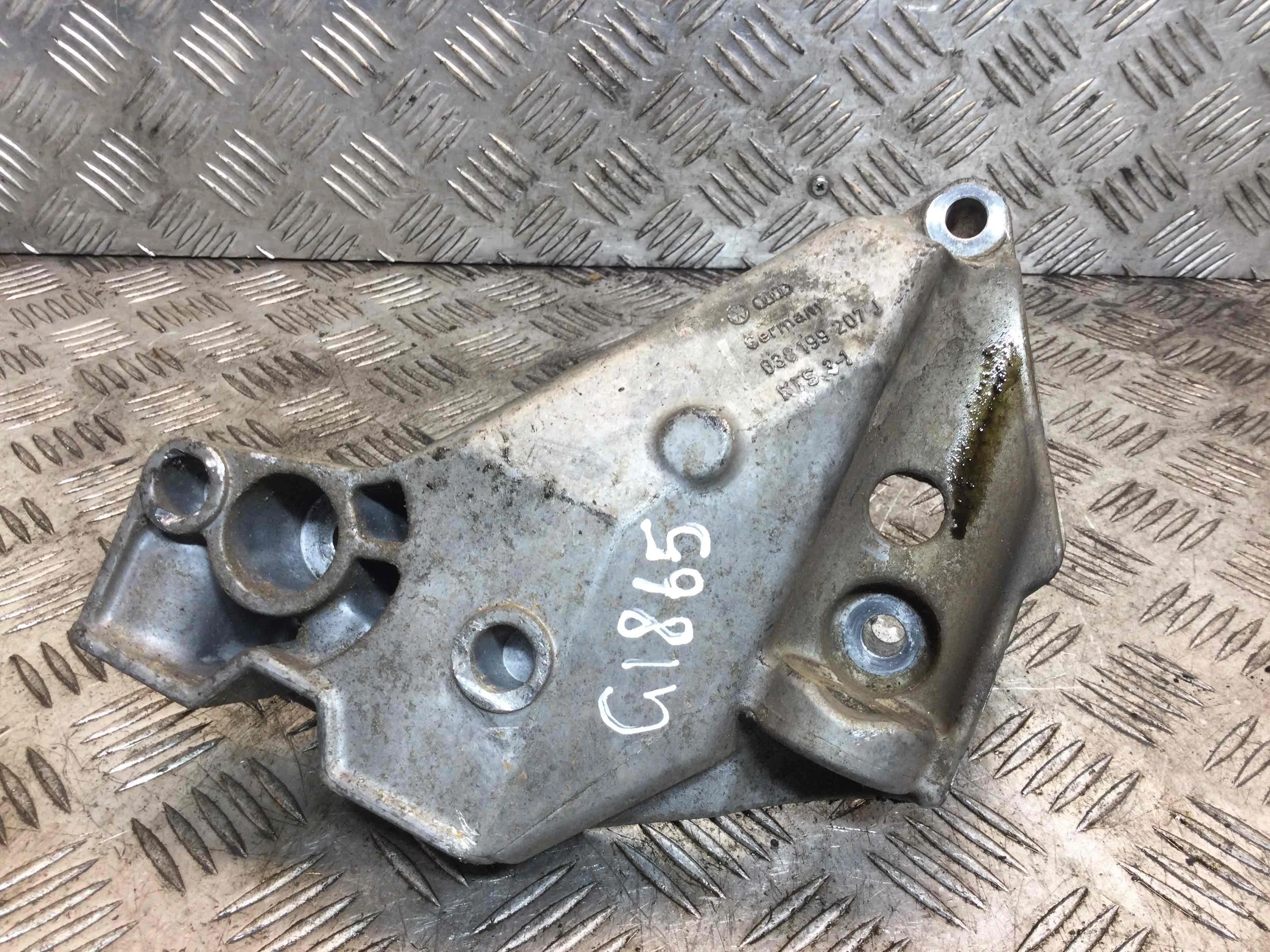 Кронштейн Volkswagen Golf 4 поколение (1997-2004) дизель 1.9 SDI Механика Х/б