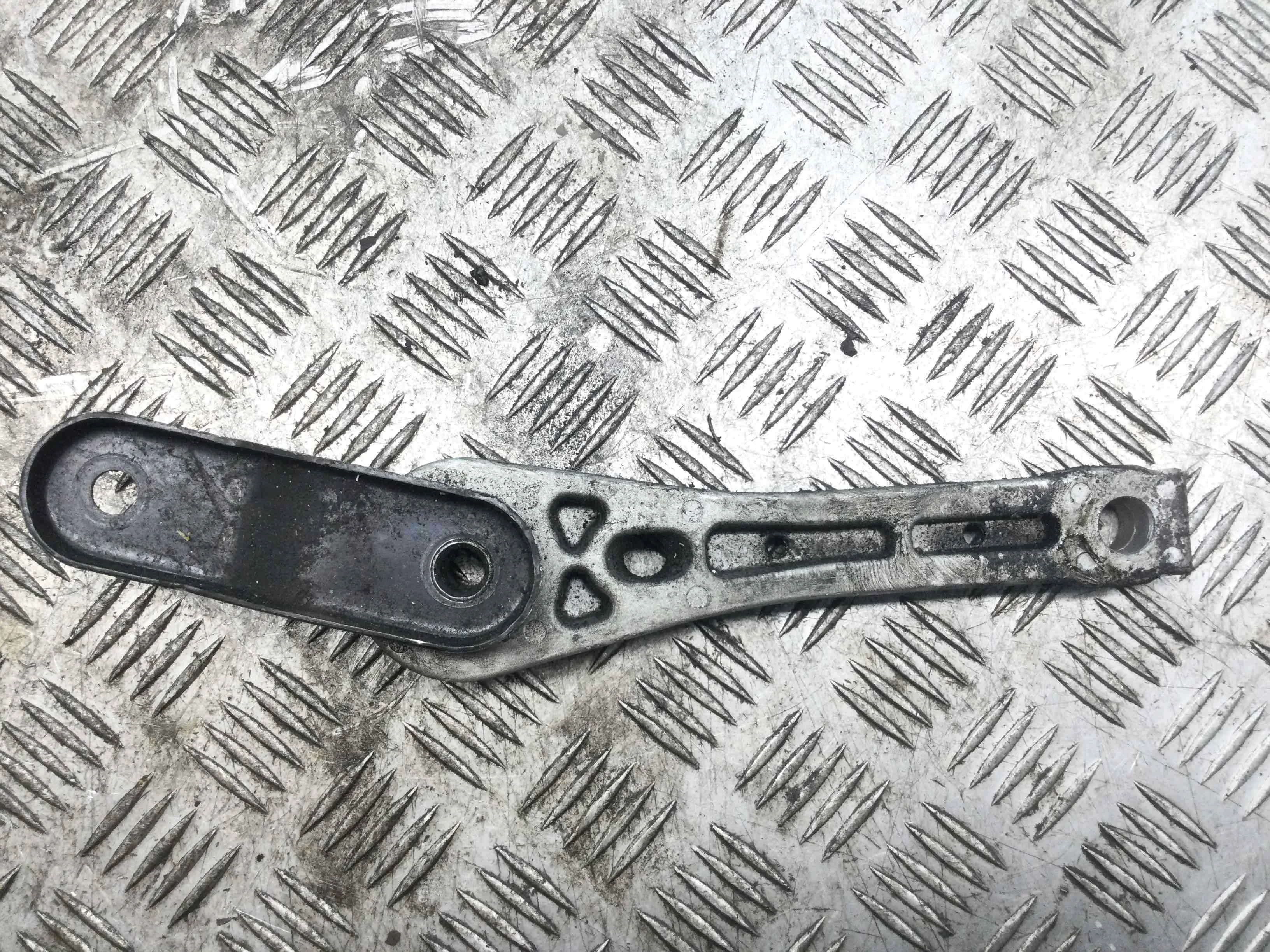 Кронштейн двигателя Volkswagen Passat B6 (2005-2010) дизель 1.9 TDI Механика Седан