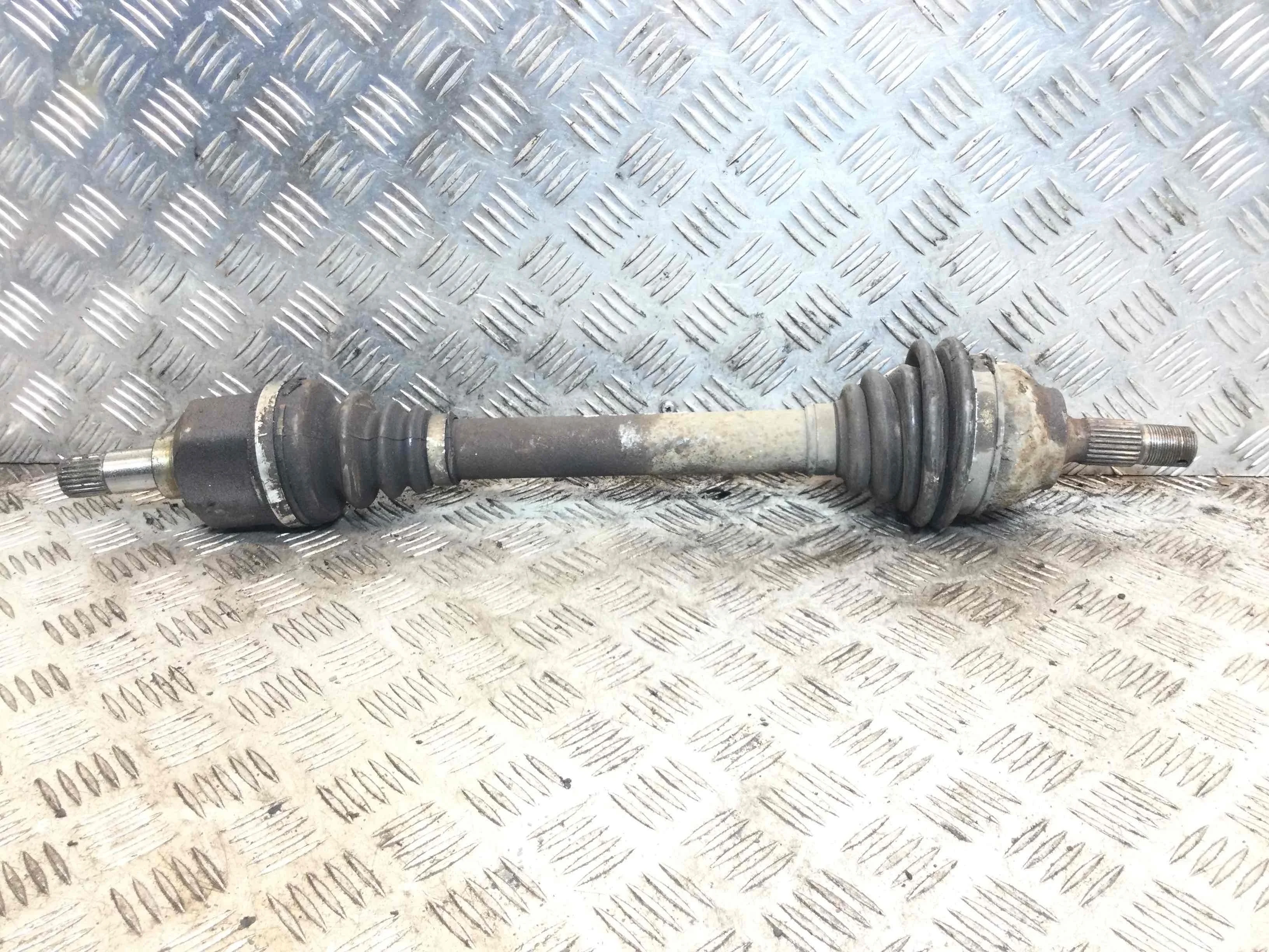 Полуось передняя левая (приводной вал, ШРУС) Citroen C4 2 поколение 2011 - 2021 дизель 1.6 HDI Механика Минивэн