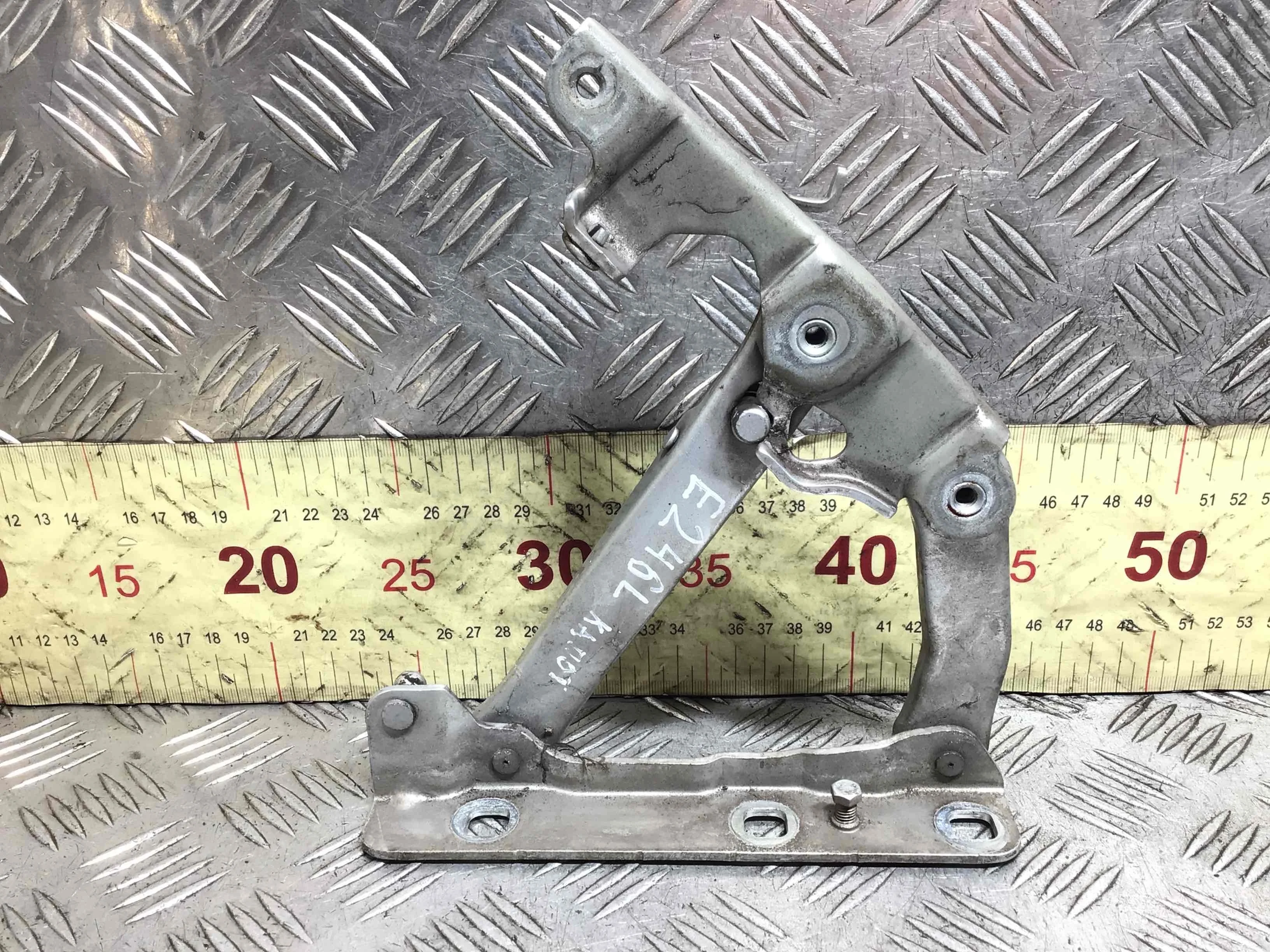 Петля капота левая Mercedes E-klasse E-klasse (W211) 2002 - 2009 дизель 2.2 CDI Автомат Седан