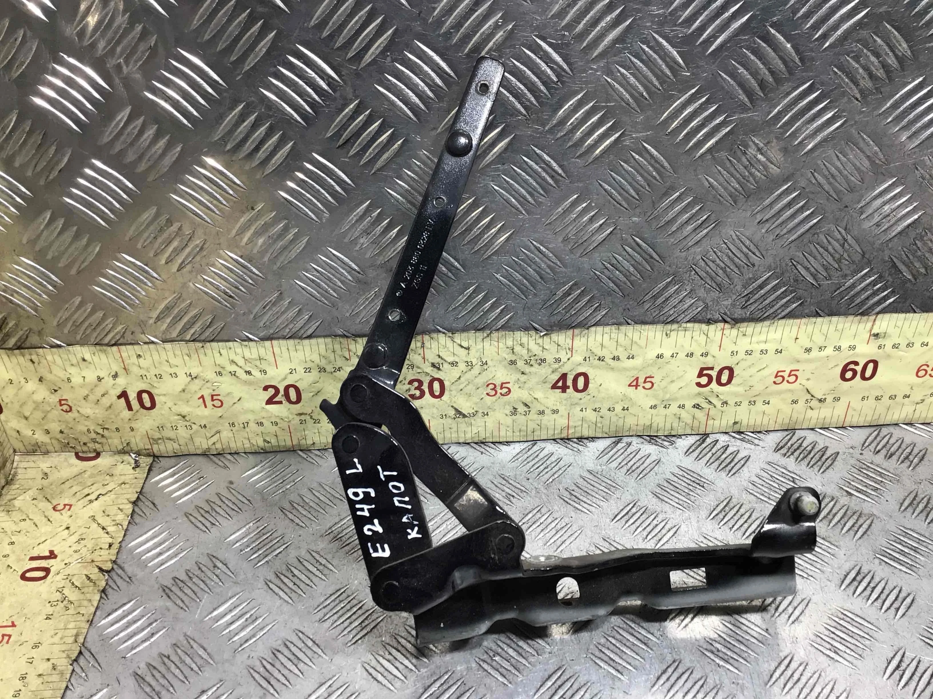 Петля капота левая Mercedes CLC CL203 [рестайлинг] (2008-2011) бензин 1.8 i Автомат Купе