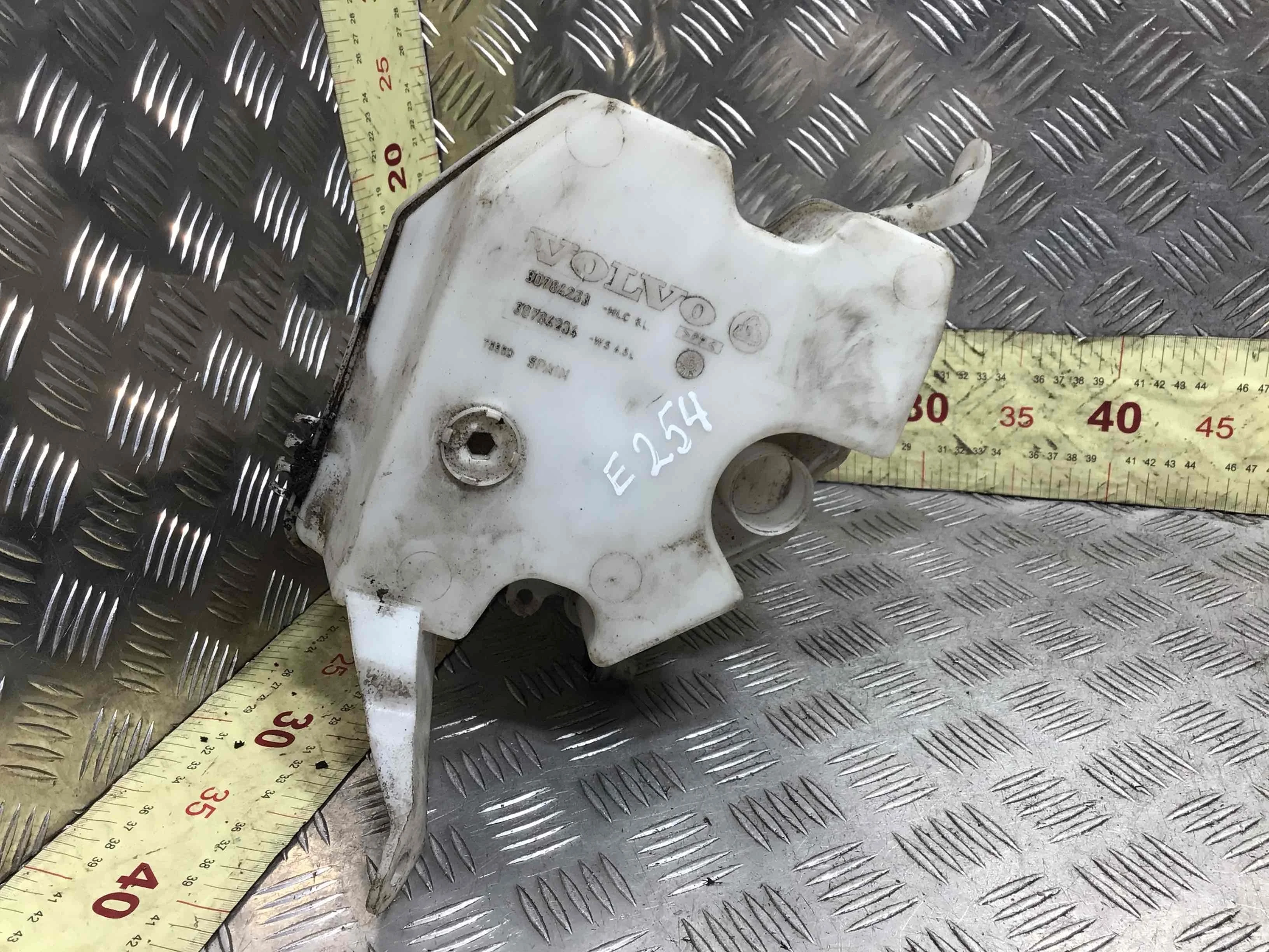 Бачок омывателя Volvo V70 3 поколение (рестайлинг) (2013-2026) дизель 2.0 TD Автомат Универсал