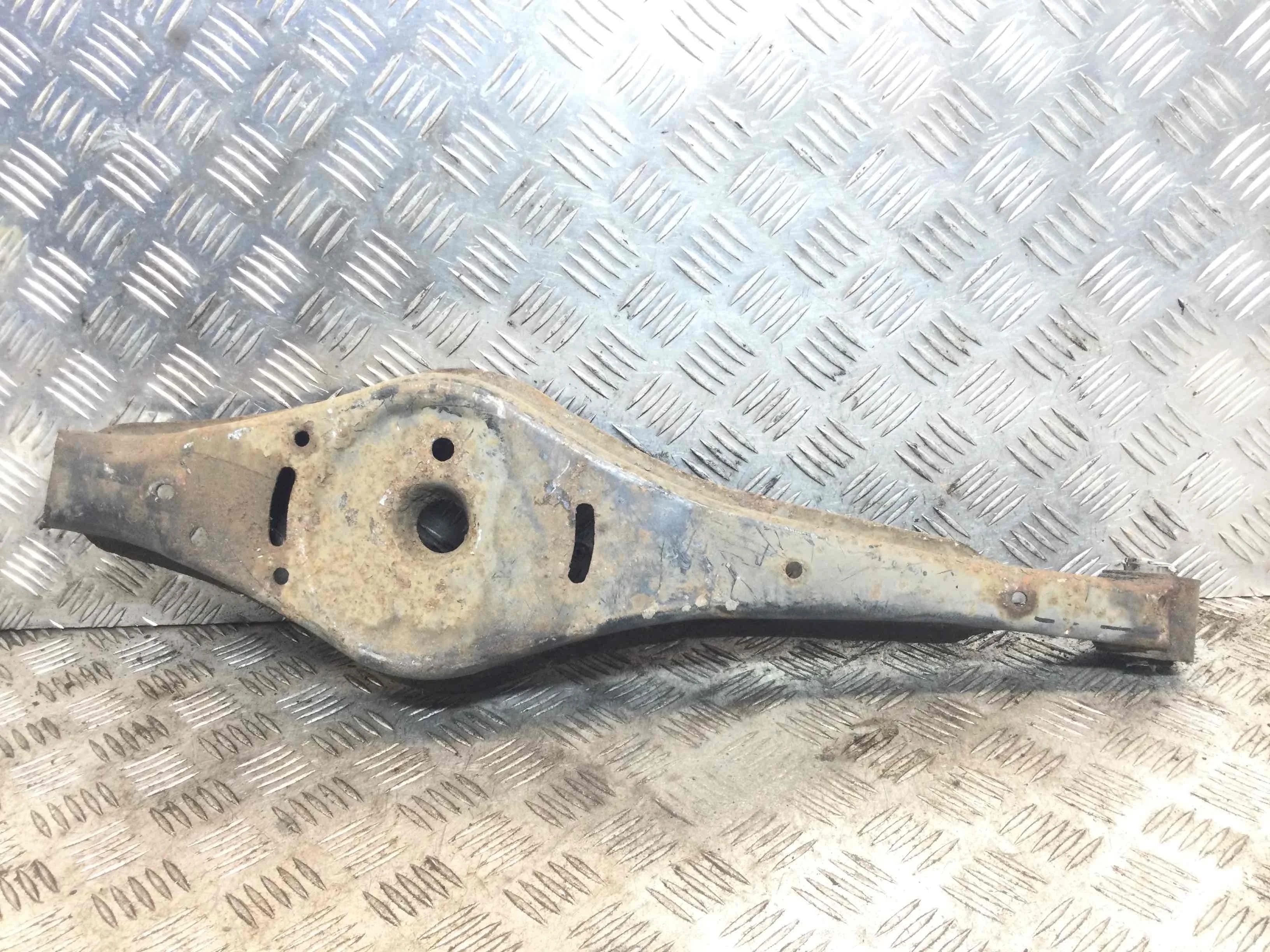 Рычаг задний правый Volkswagen Passat B6 (2005-2010) дизель 1.9 TDI Механика Седан