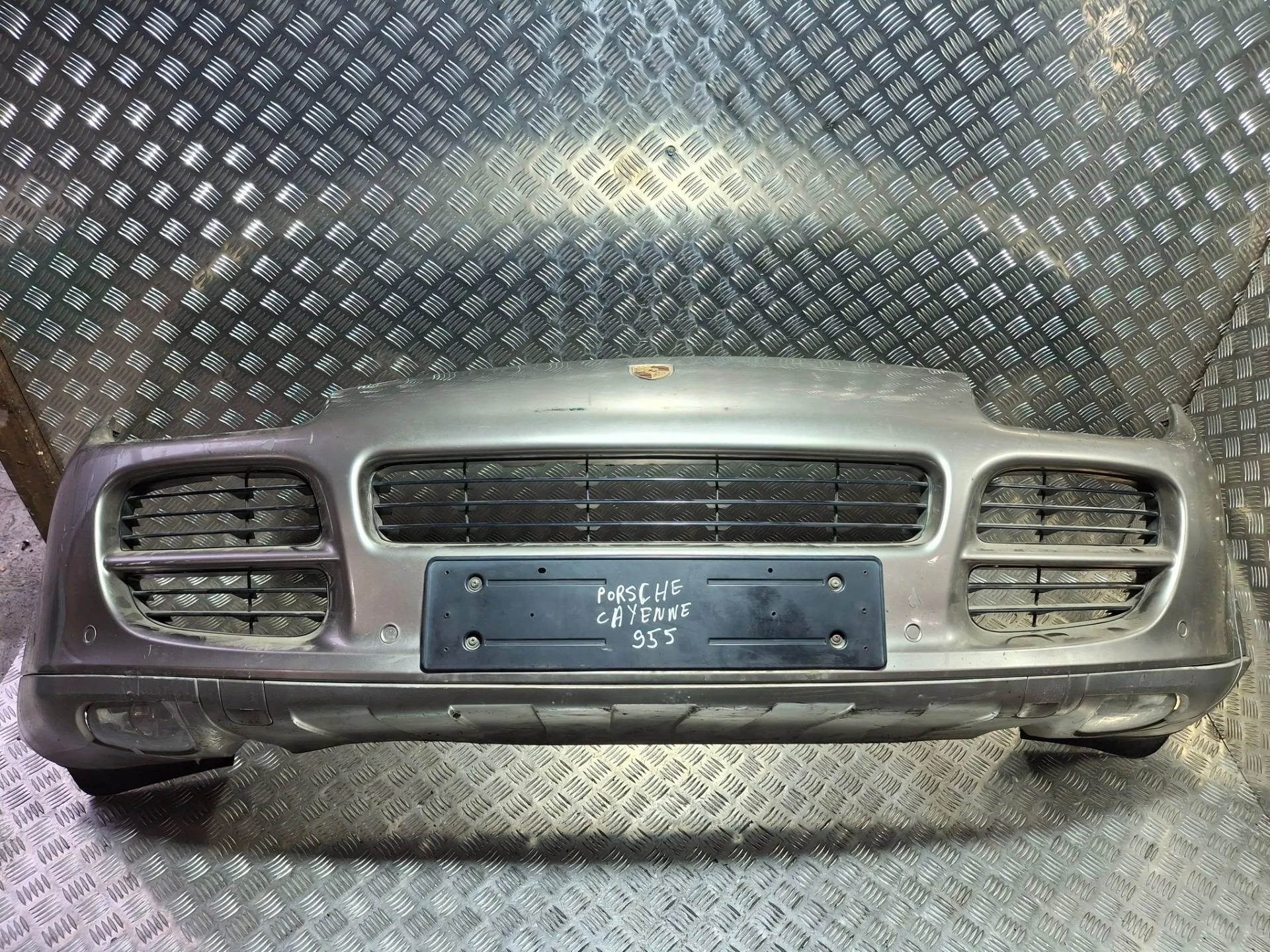 бампер передний Porsche Cayenne 955   золотой