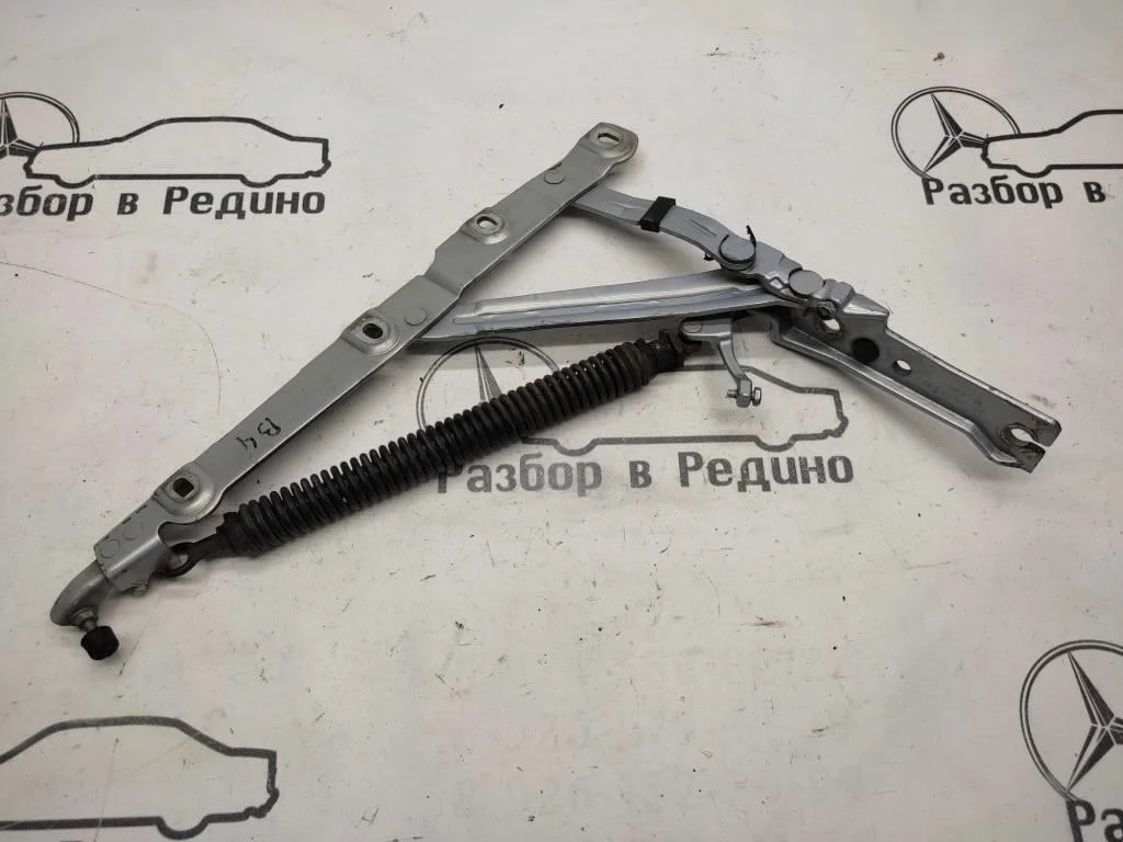 Петля крышки багажника Mercedes-Benz