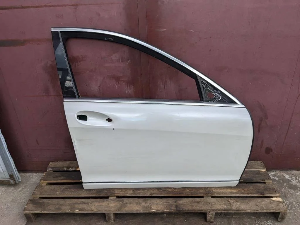Дверь передняя правая Mercedes-Benz