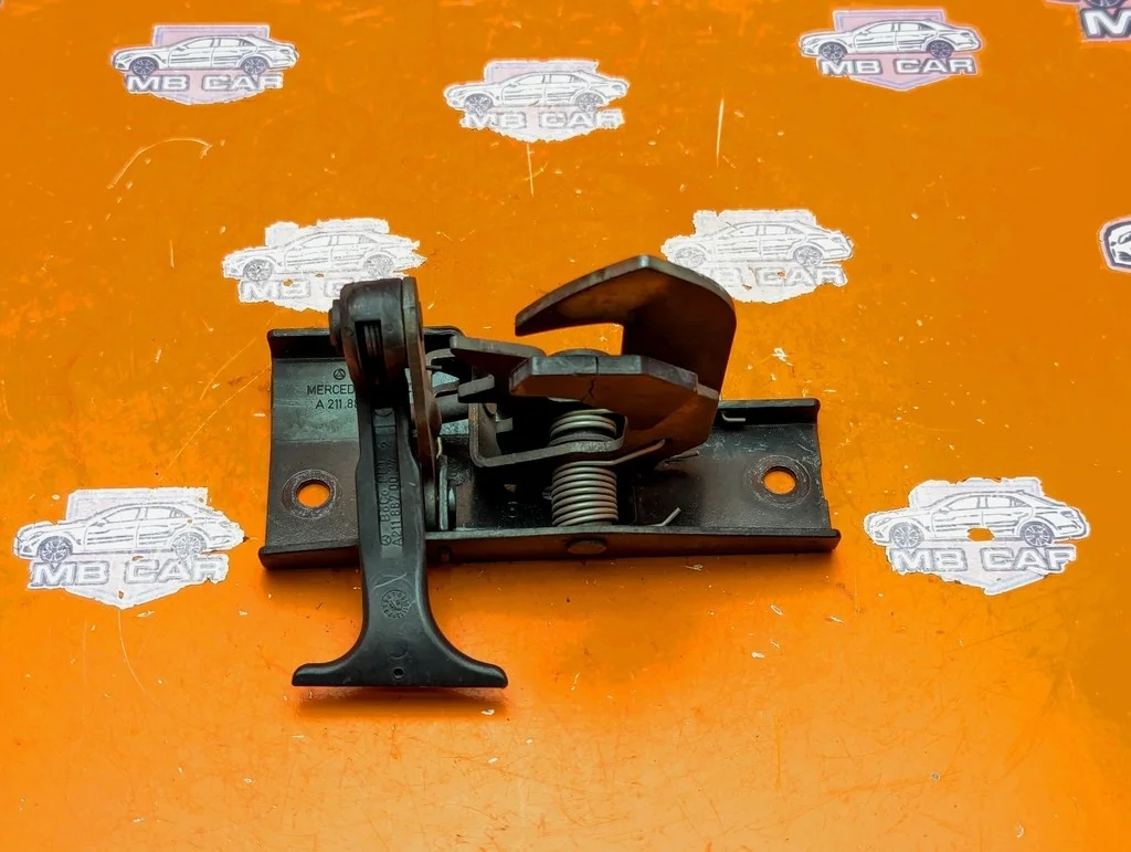 Замок капота Mercedes-Benz