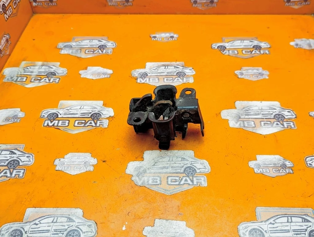 Замок капота Mercedes-Benz