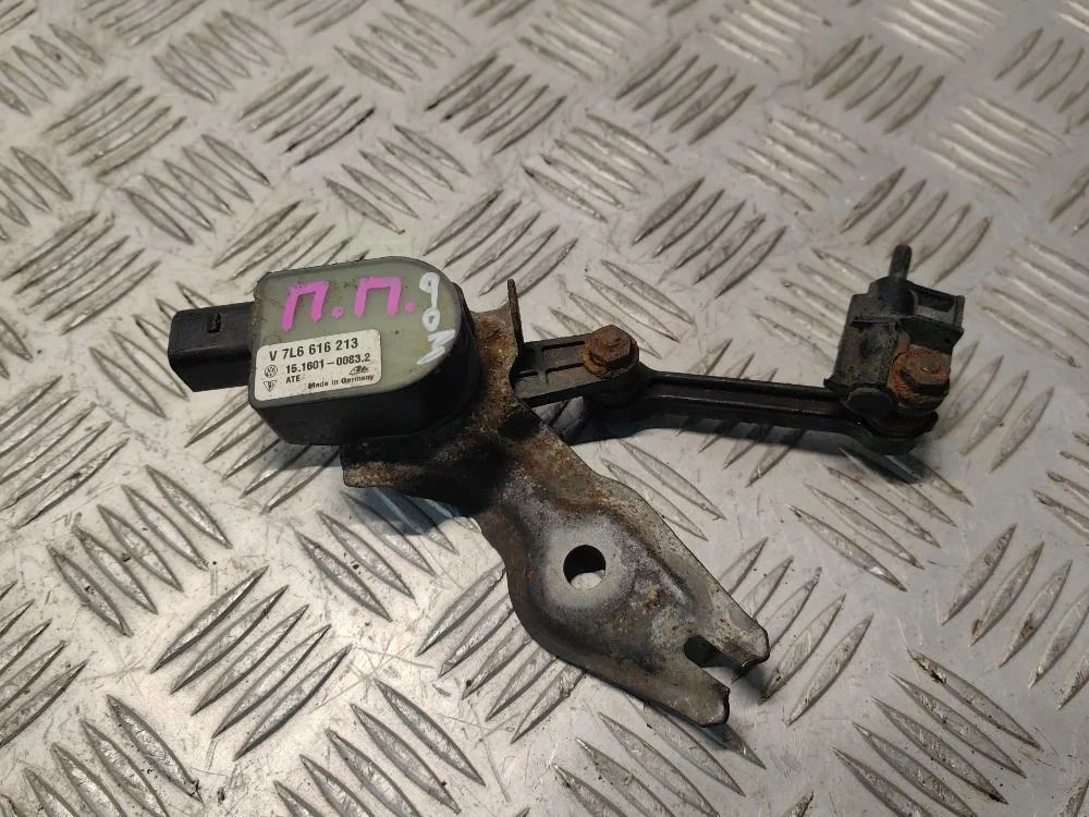 Датчик положения кузова Volkswagen Touareg I