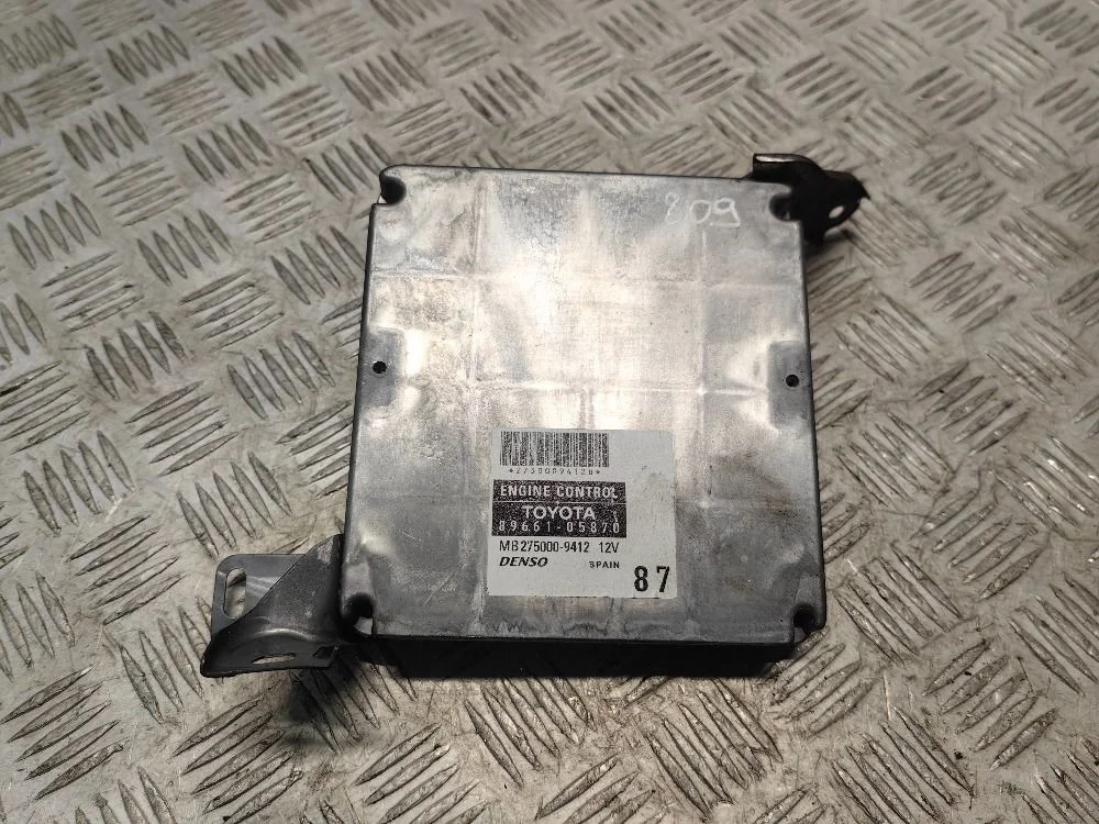 Блок управления двигателем Toyota Avensis 2