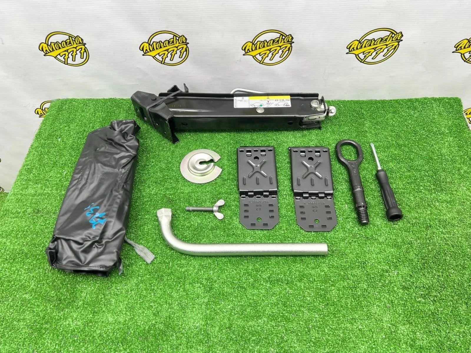 Набор инструментов Volkswagen Tiguan I рестайлинг (2011—2019)