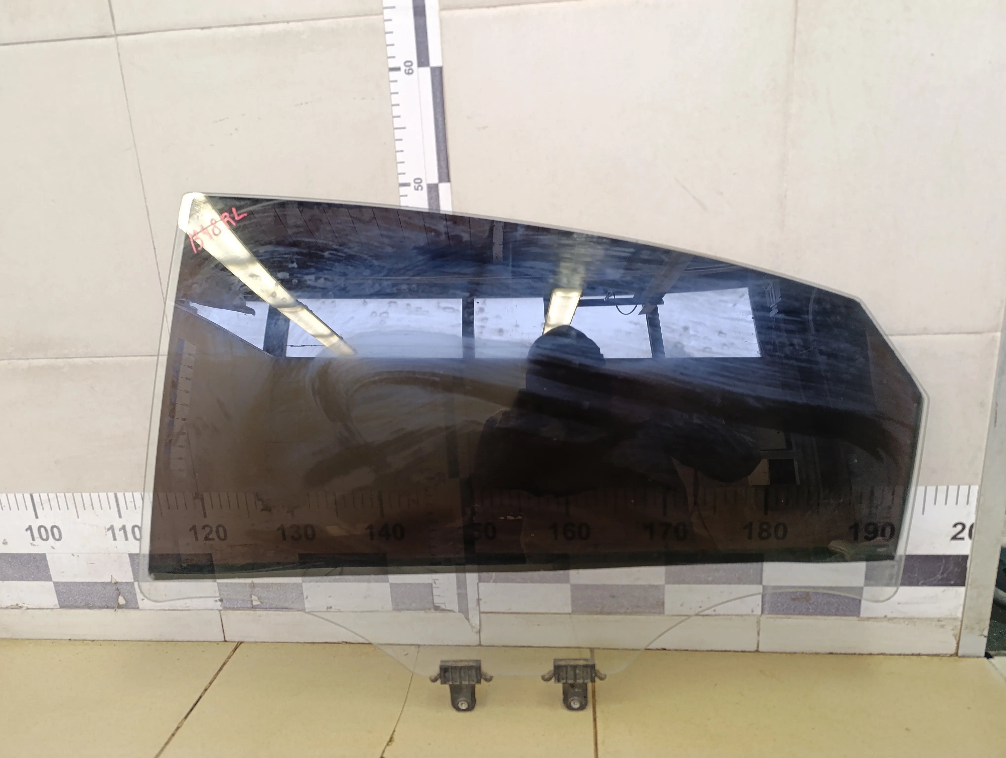 Стекло двери задней левой Solaris 2017>