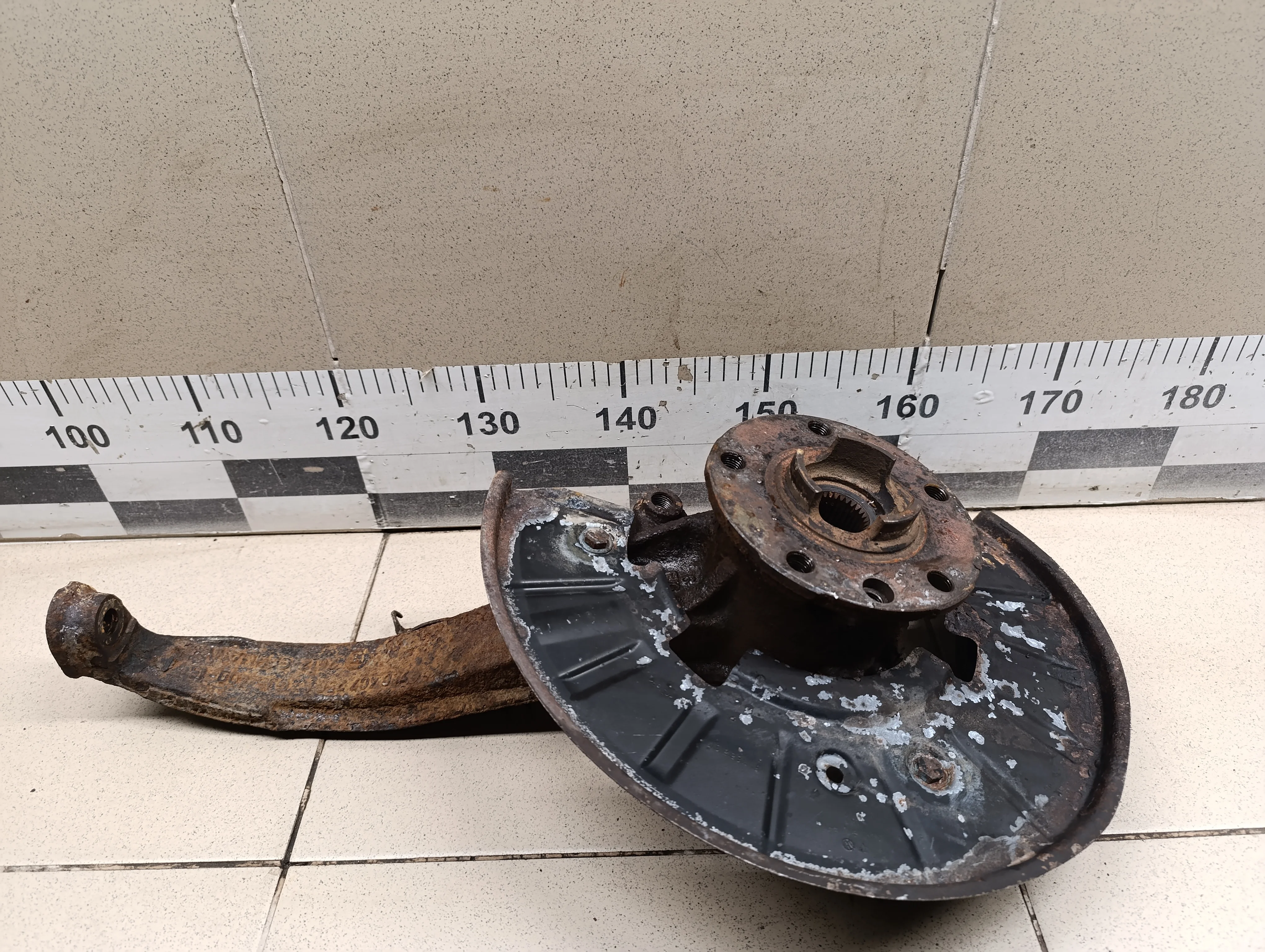 Кулак поворотный передний правый Cayenne 2003-2010