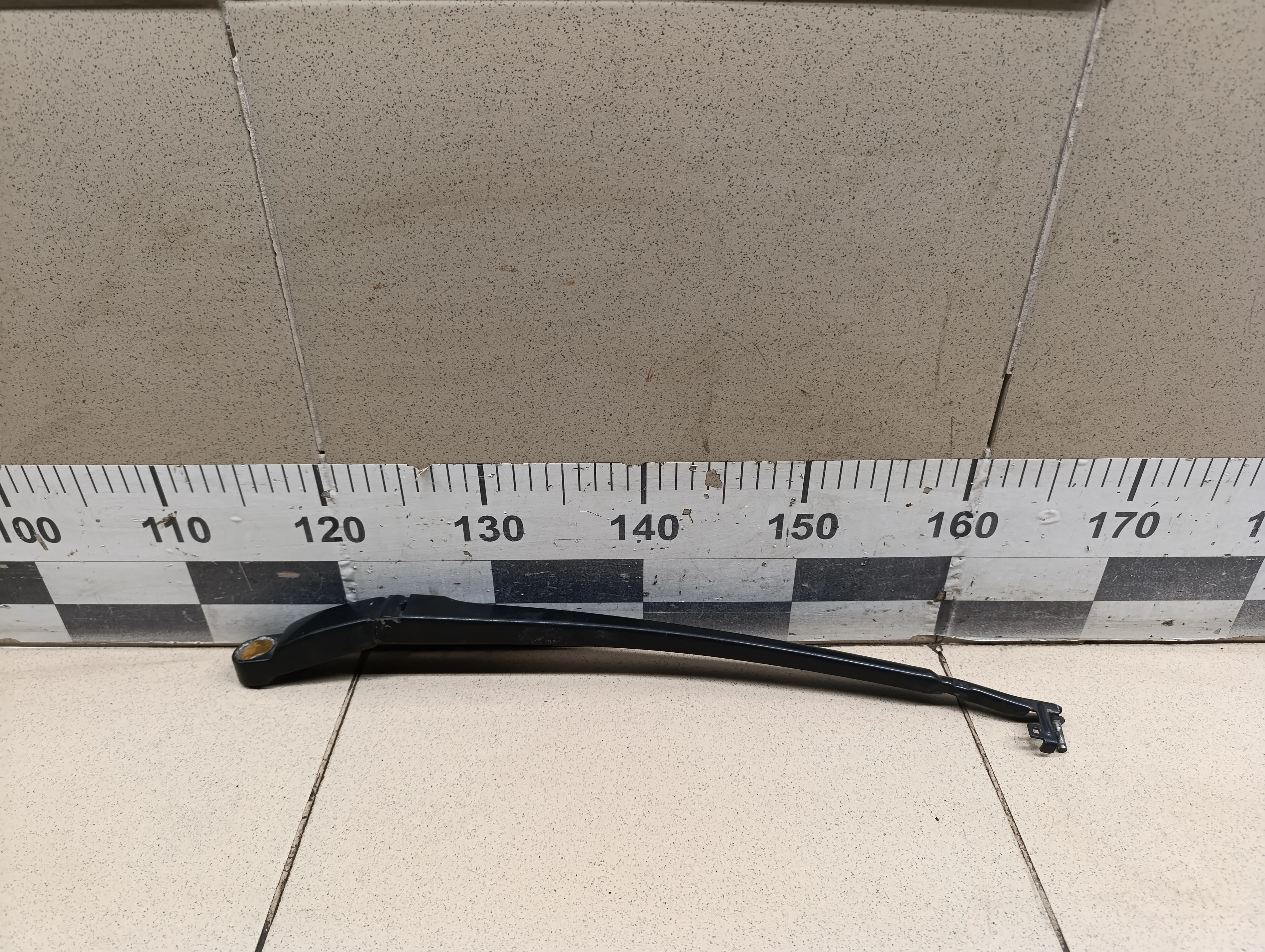 Поводок стеклоочистителя передний левый Cayenne 2003-2010